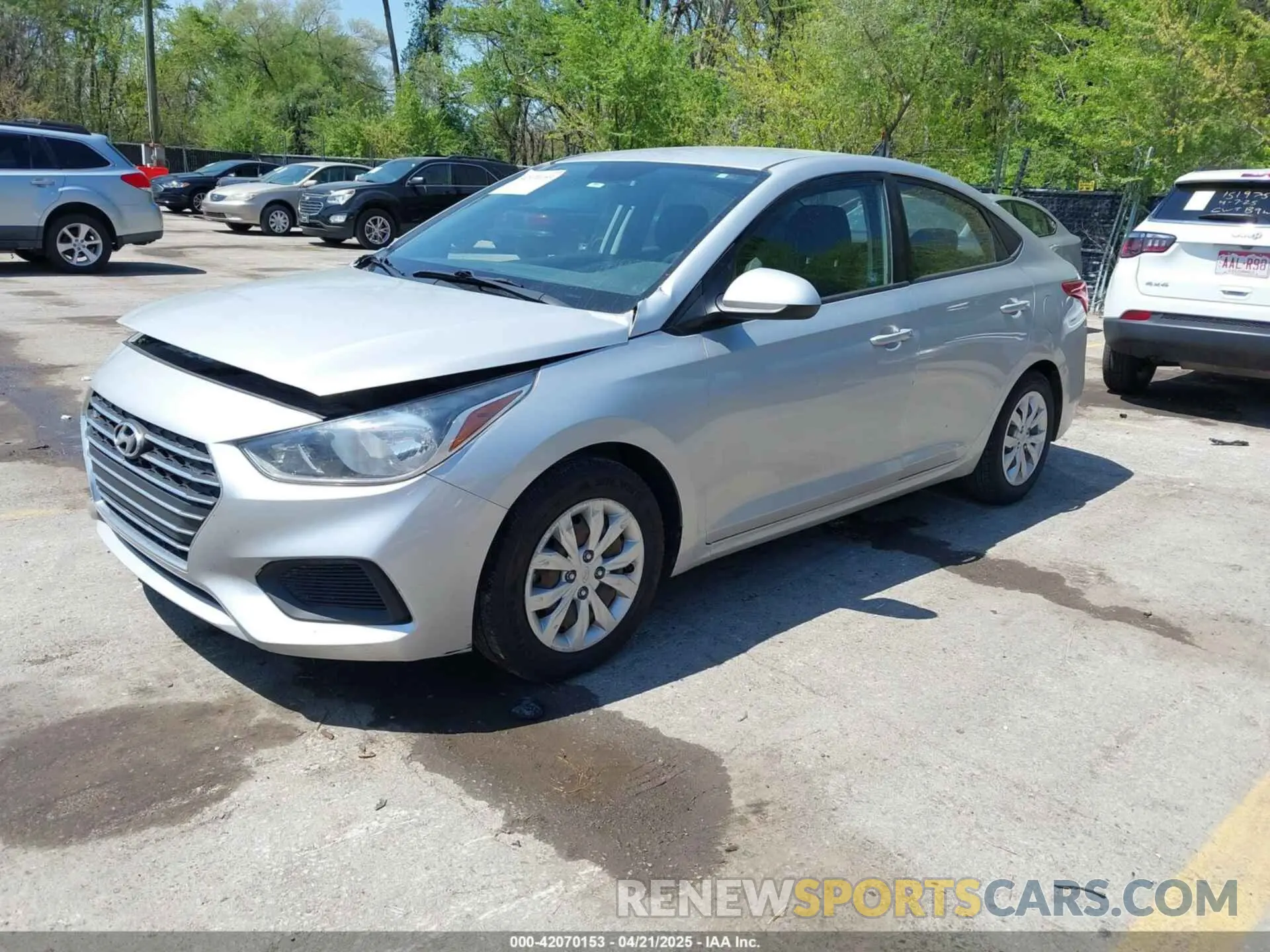 2 Photograph of a damaged car 3KPC24A69LE096613 HYUNDAI ACCENT 2020