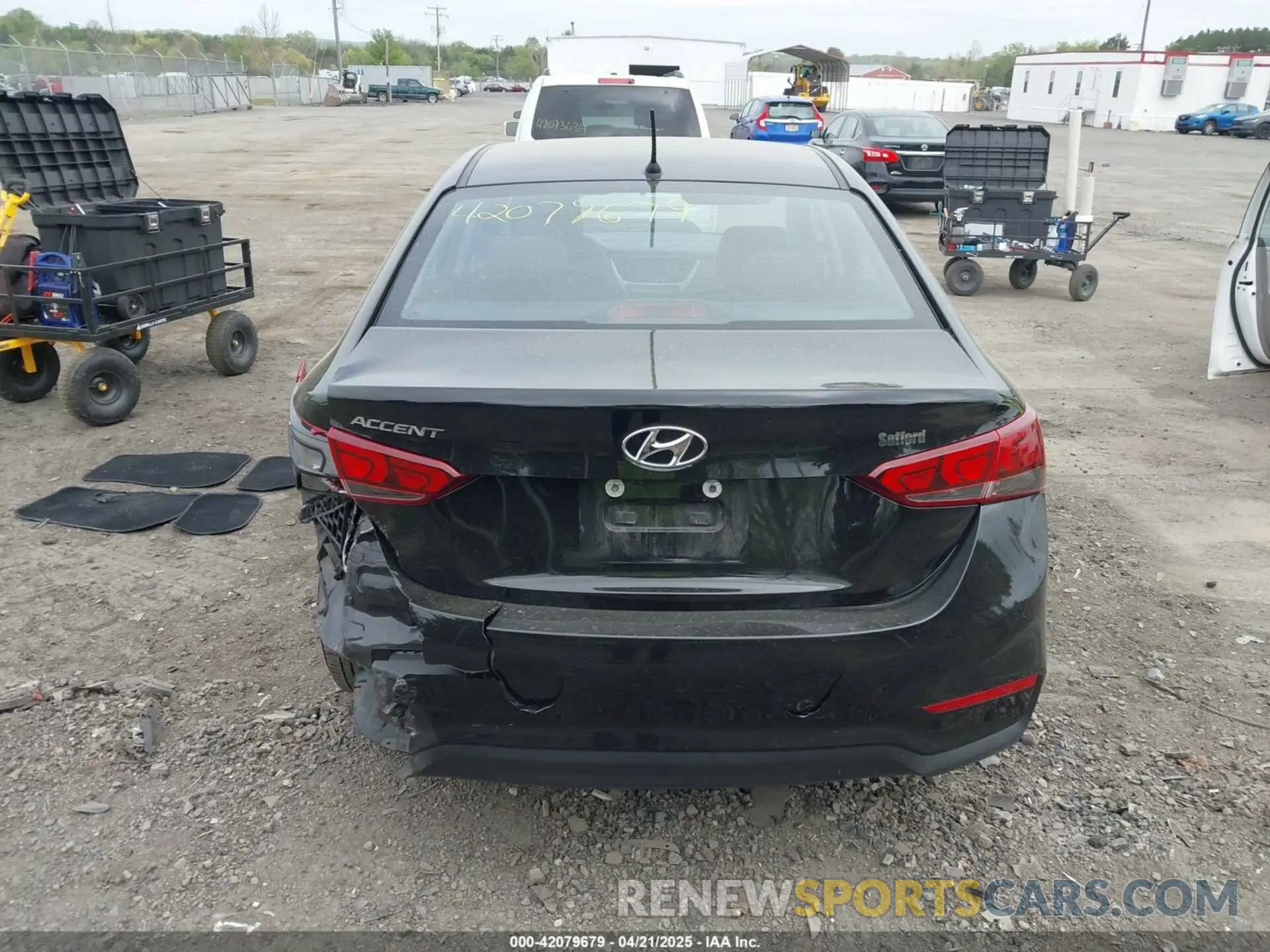 17 Photograph of a damaged car 3KPC24A69LE104371 HYUNDAI ACCENT 2020
