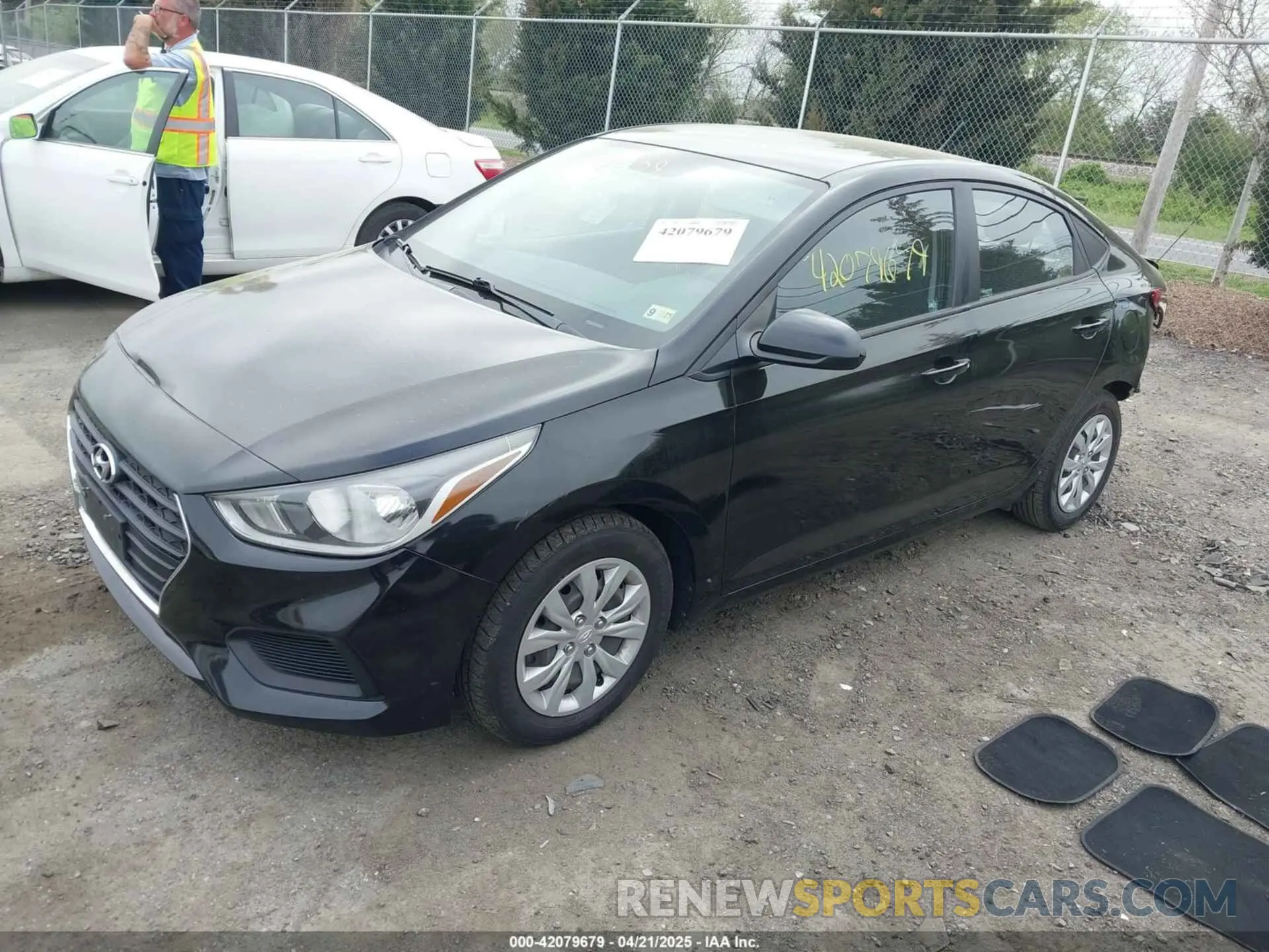 2 Photograph of a damaged car 3KPC24A69LE104371 HYUNDAI ACCENT 2020