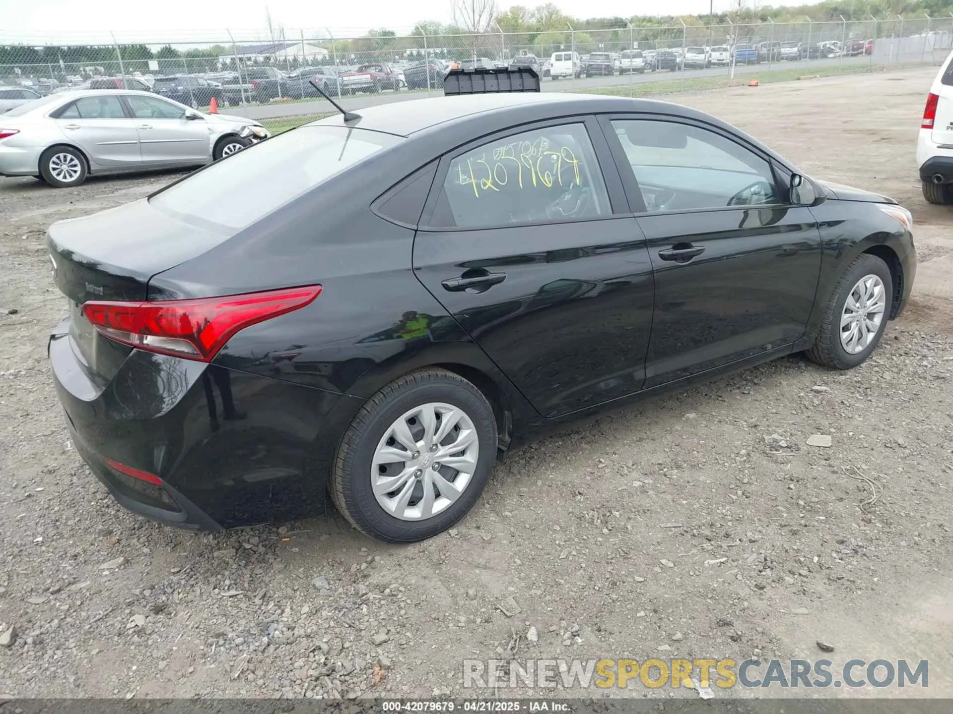 4 Photograph of a damaged car 3KPC24A69LE104371 HYUNDAI ACCENT 2020