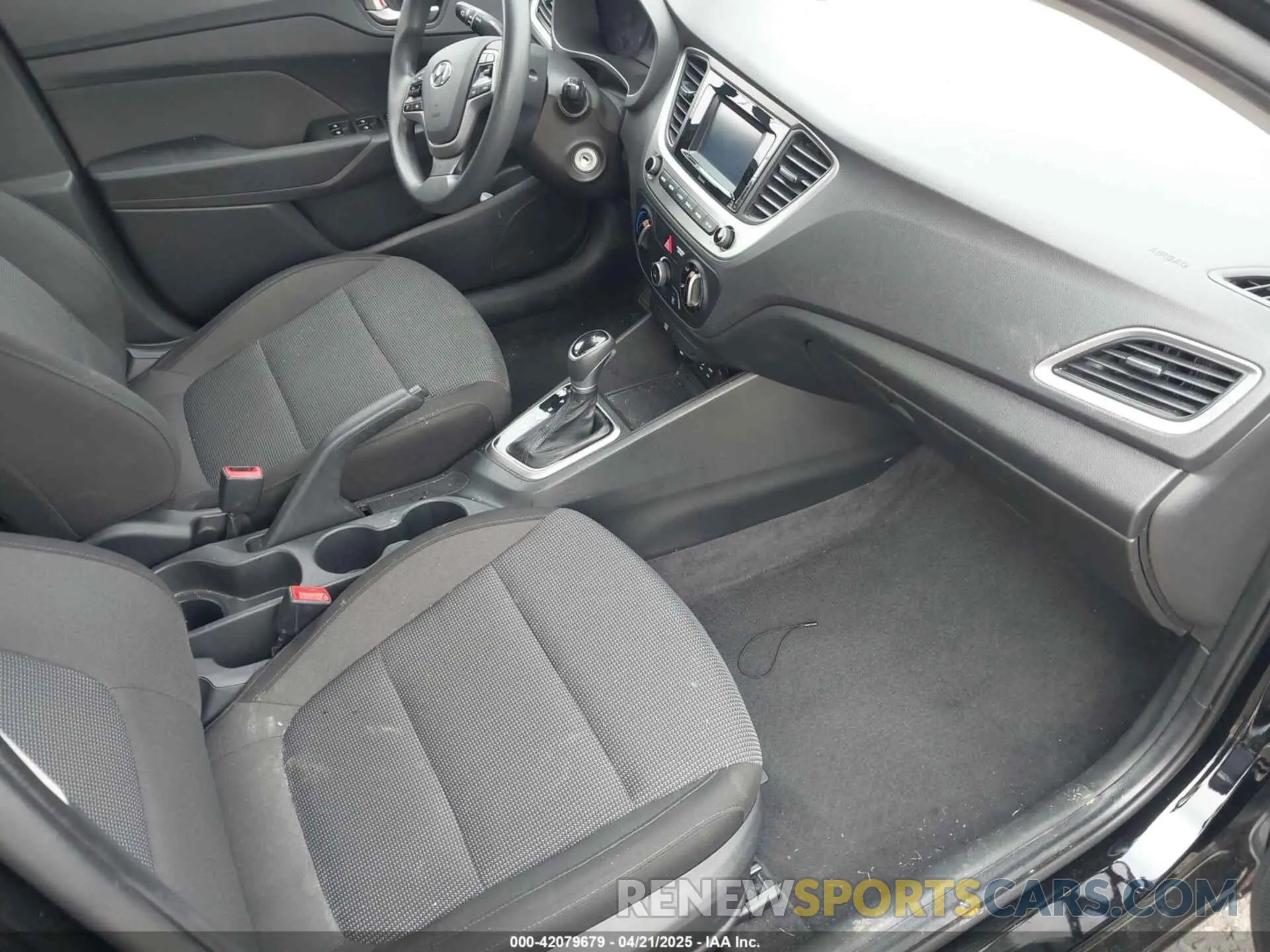 5 Photograph of a damaged car 3KPC24A69LE104371 HYUNDAI ACCENT 2020