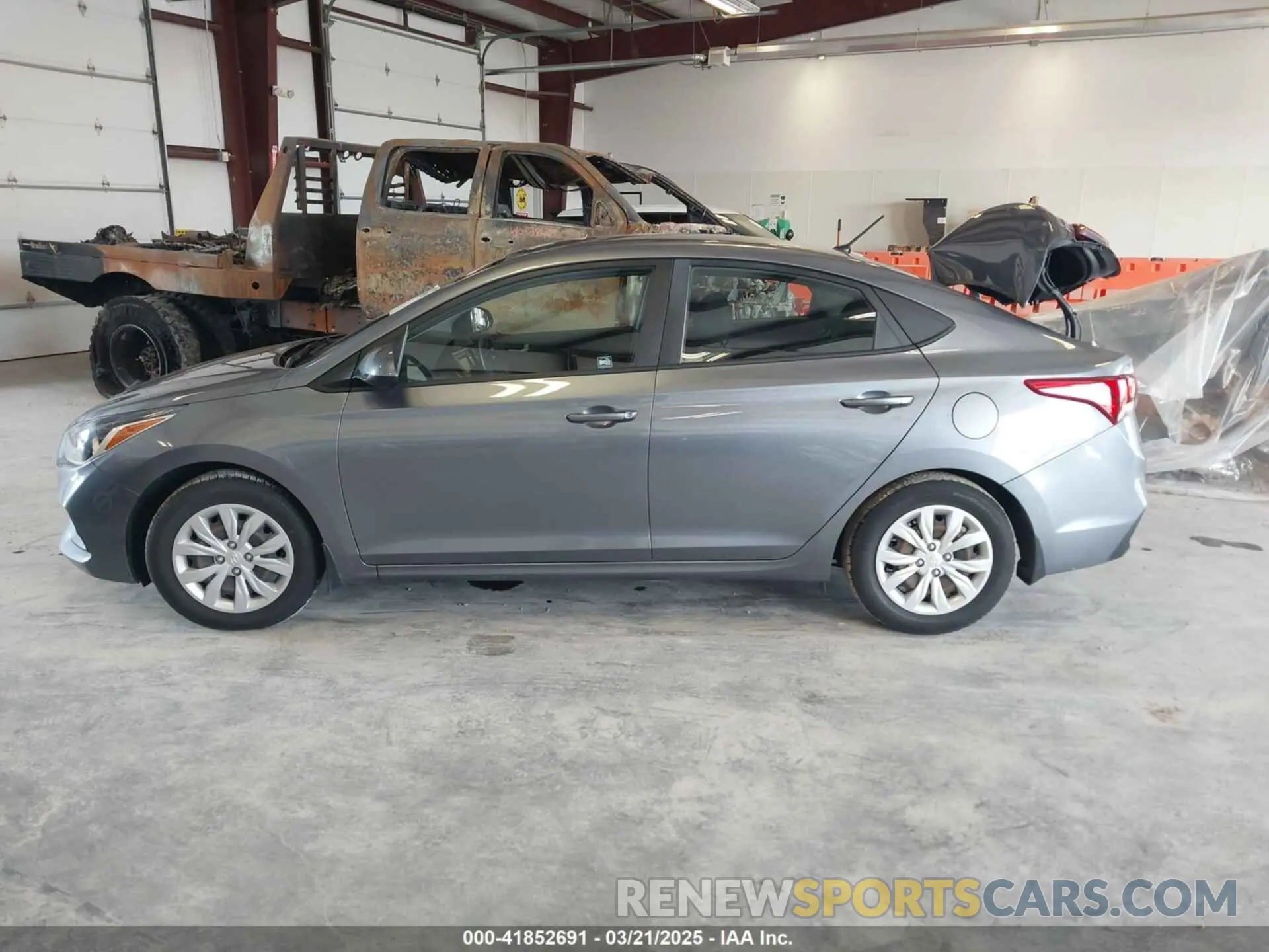 14 Photograph of a damaged car 3KPC24A69LE122644 HYUNDAI ACCENT 2020