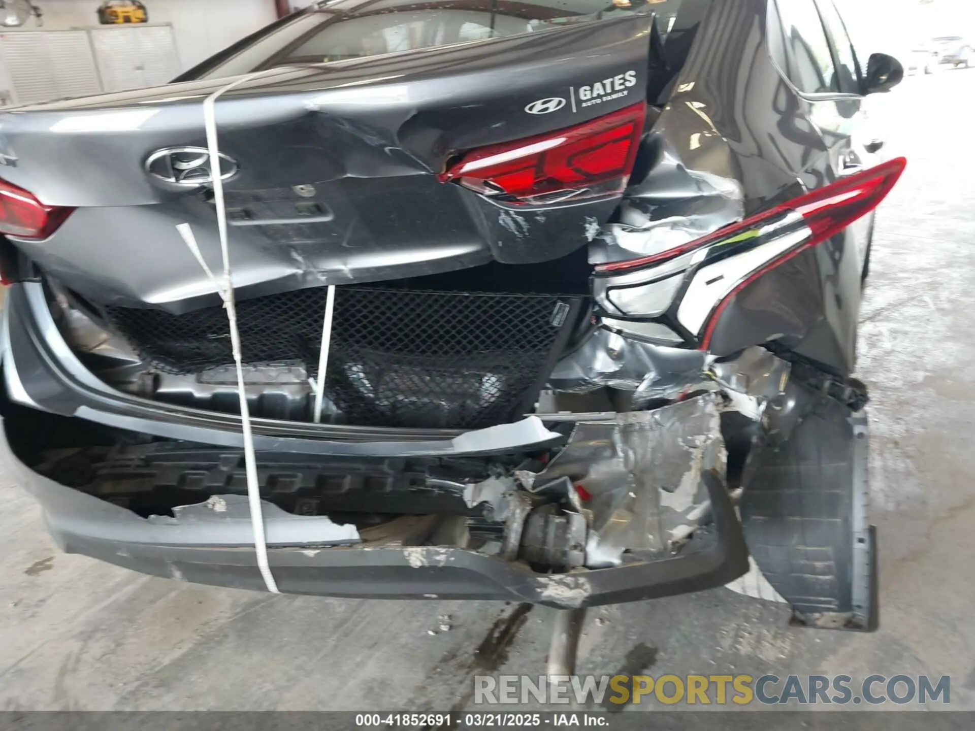 21 Photograph of a damaged car 3KPC24A69LE122644 HYUNDAI ACCENT 2020