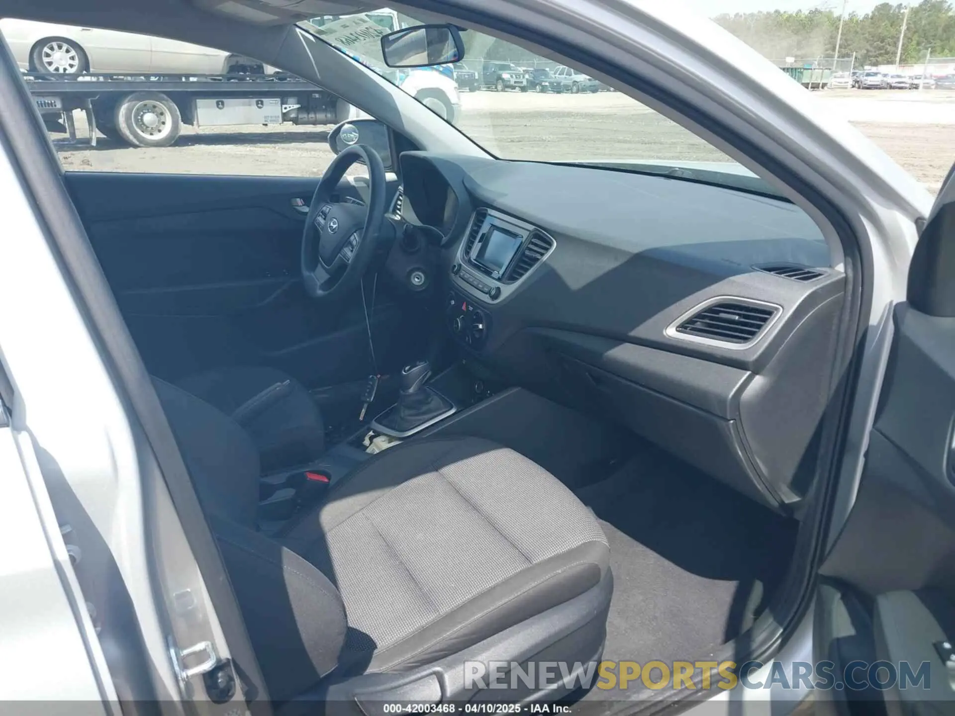 5 Photograph of a damaged car 3KPC24A6XLE107876 HYUNDAI ACCENT 2020
