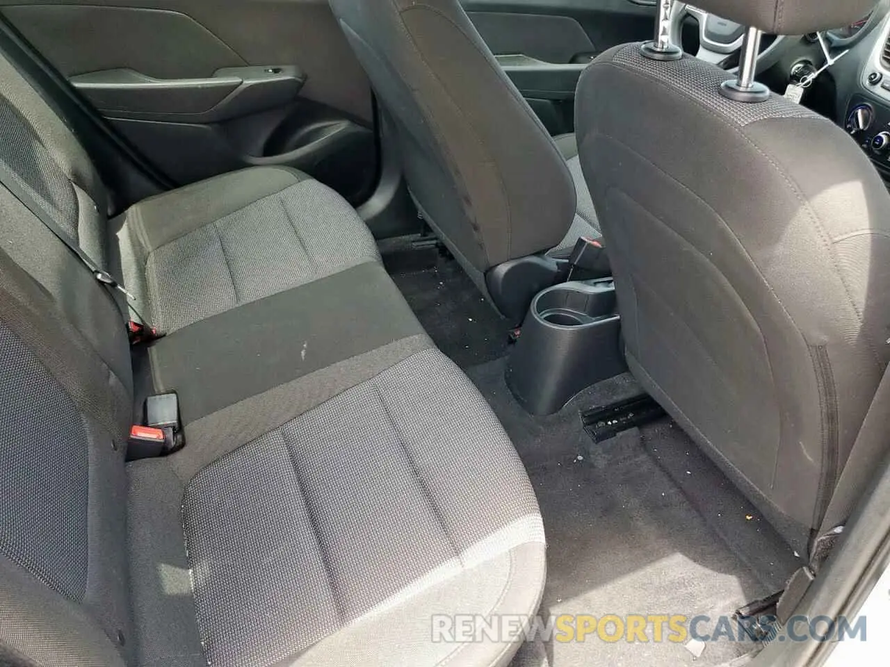 10 Photograph of a damaged car 3KPC24A62ME132613 HYUNDAI ACCENT 2021