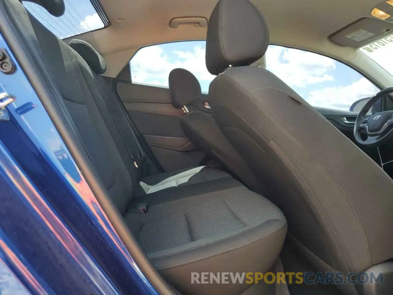 10 Photograph of a damaged car 3KPC24A62ME137097 HYUNDAI ACCENT 2021