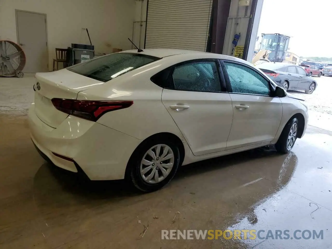 3 Photograph of a damaged car 3KPC24A62ME139089 HYUNDAI ACCENT 2021
