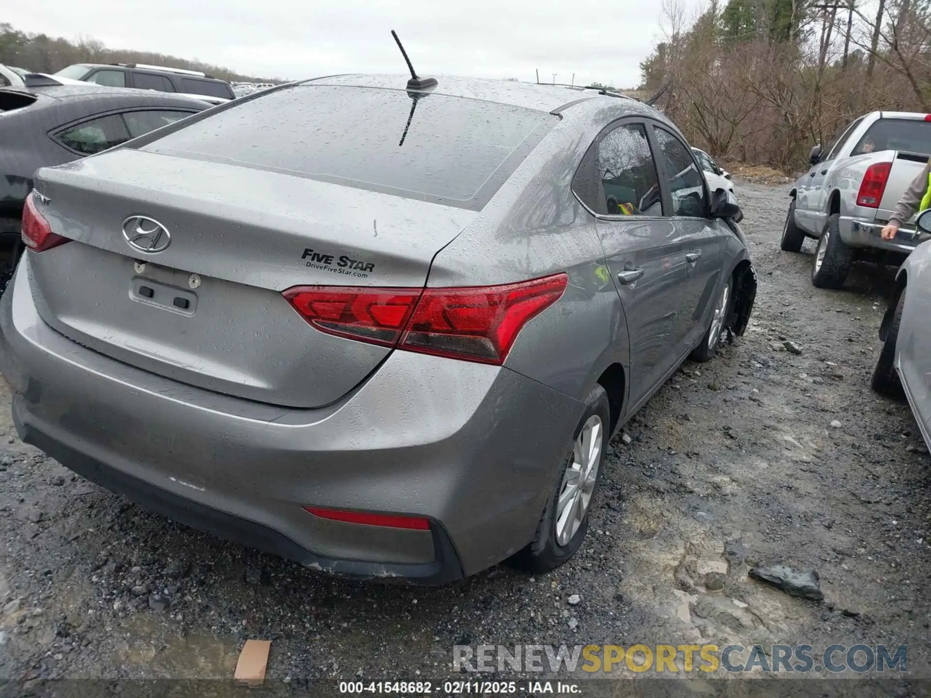 4 Photograph of a damaged car 3KPC24A62ME144938 HYUNDAI ACCENT 2021
