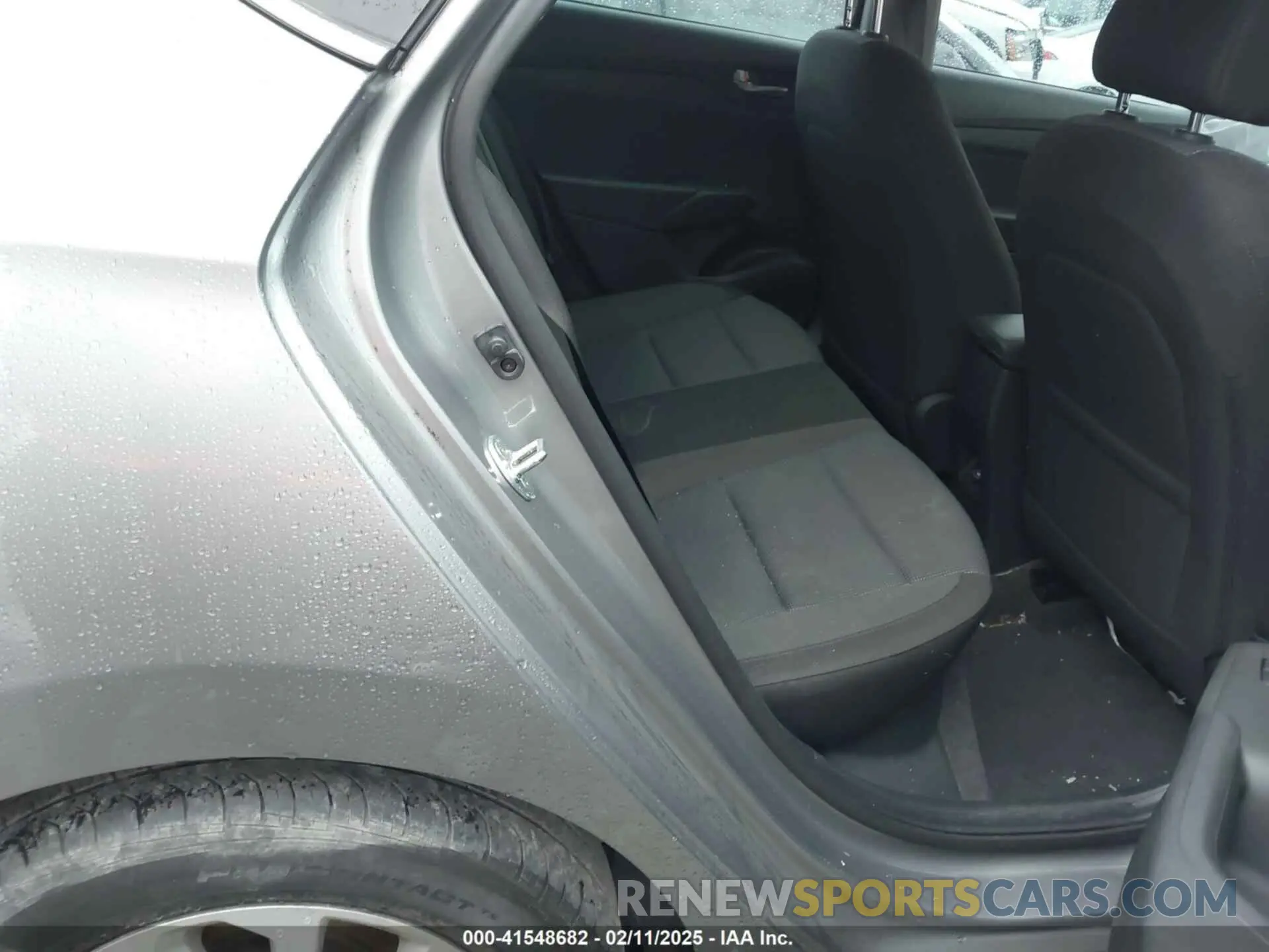 8 Photograph of a damaged car 3KPC24A62ME144938 HYUNDAI ACCENT 2021