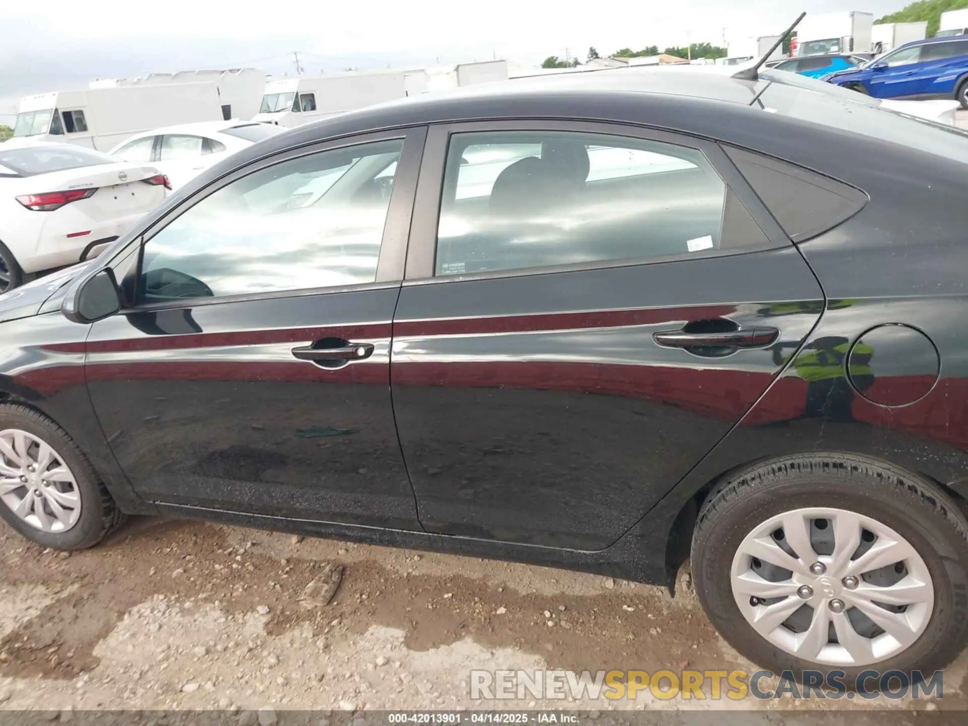 14 Photograph of a damaged car 3KPC24A62ME147077 HYUNDAI ACCENT 2021