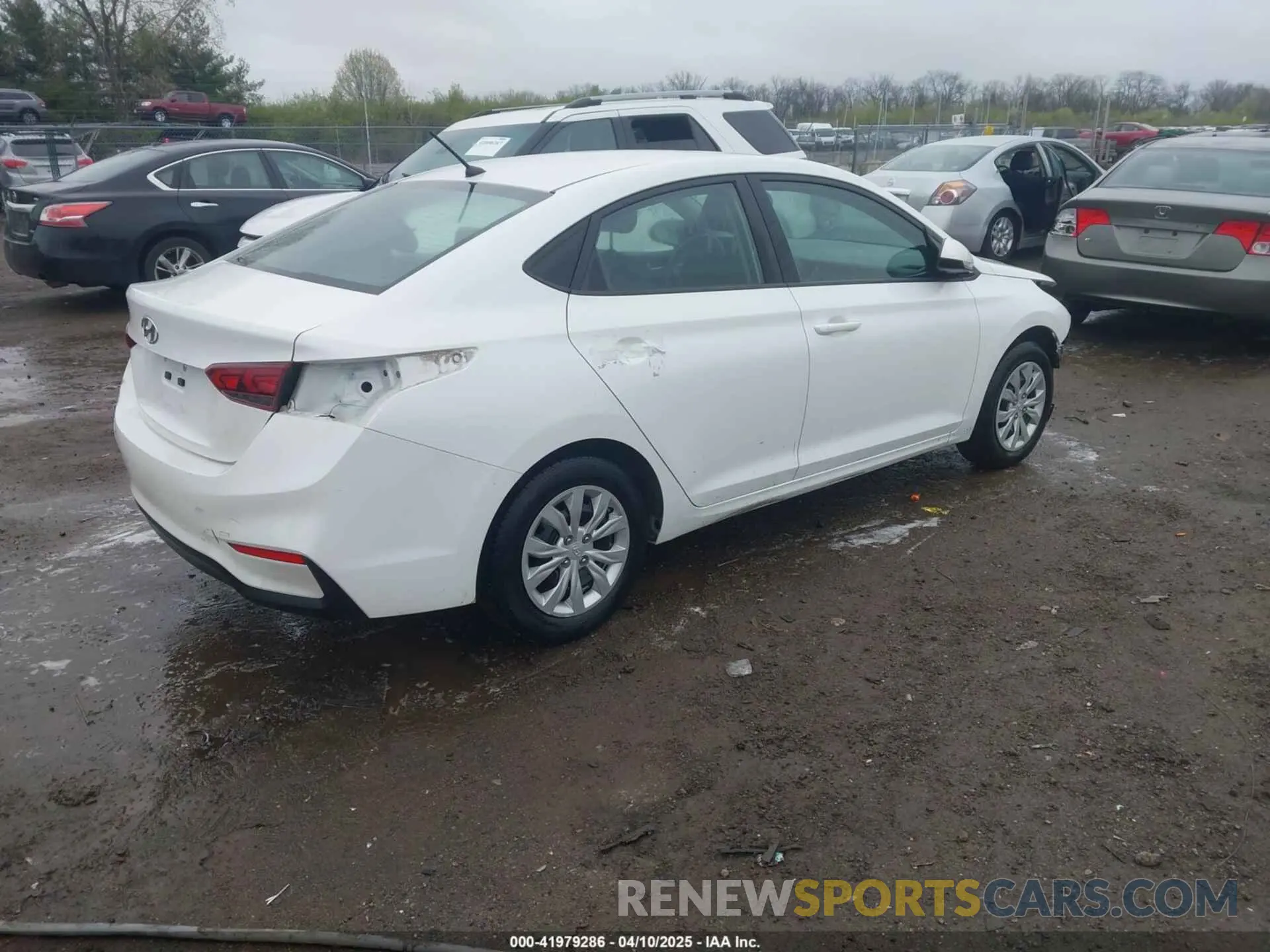 4 Photograph of a damaged car 3KPC24A62ME150643 HYUNDAI ACCENT 2021