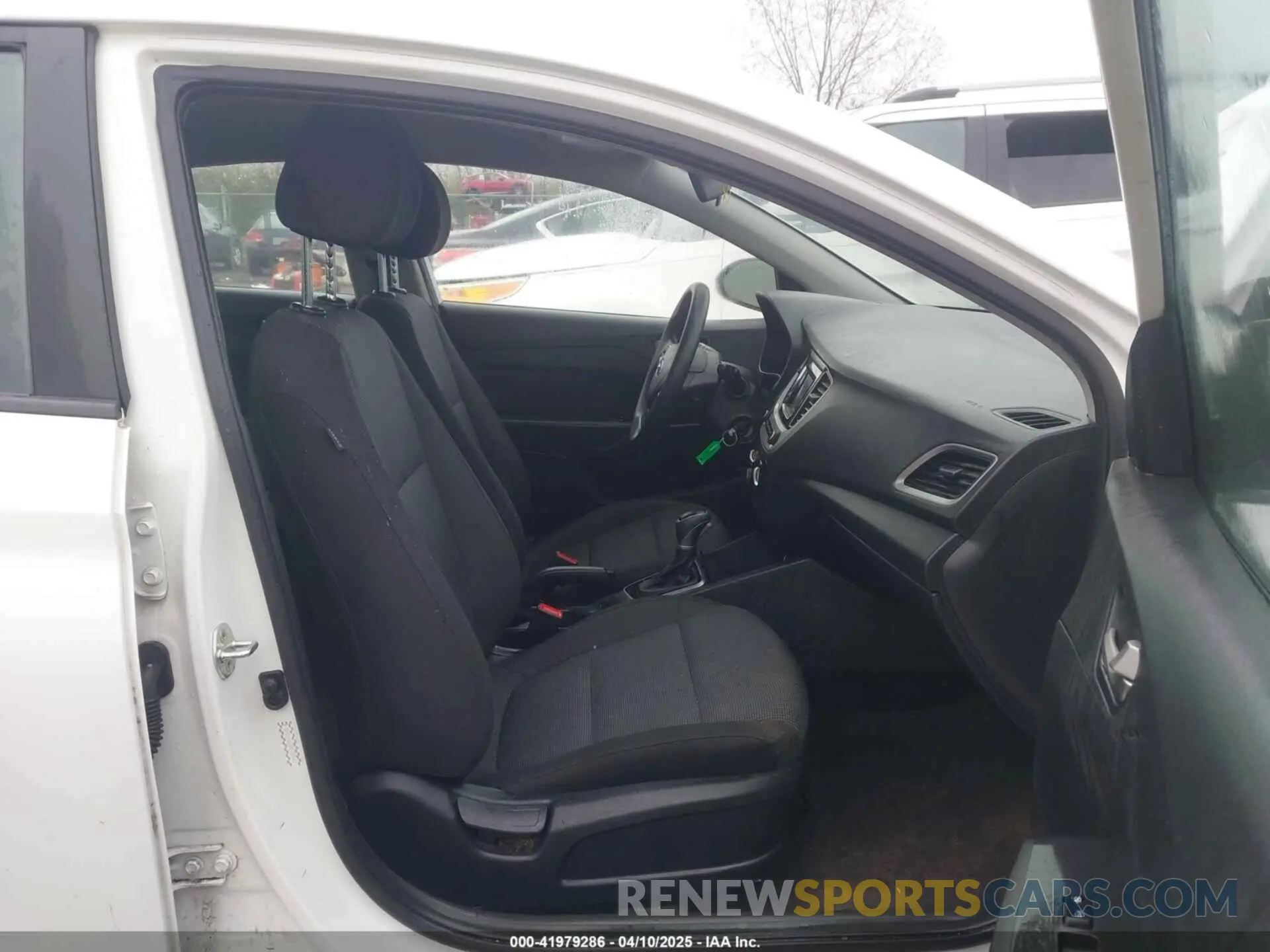 5 Photograph of a damaged car 3KPC24A62ME150643 HYUNDAI ACCENT 2021