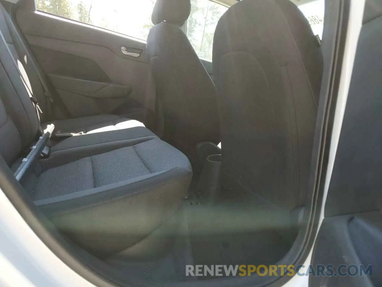 10 Photograph of a damaged car 3KPC24A63ME147895 HYUNDAI ACCENT 2021