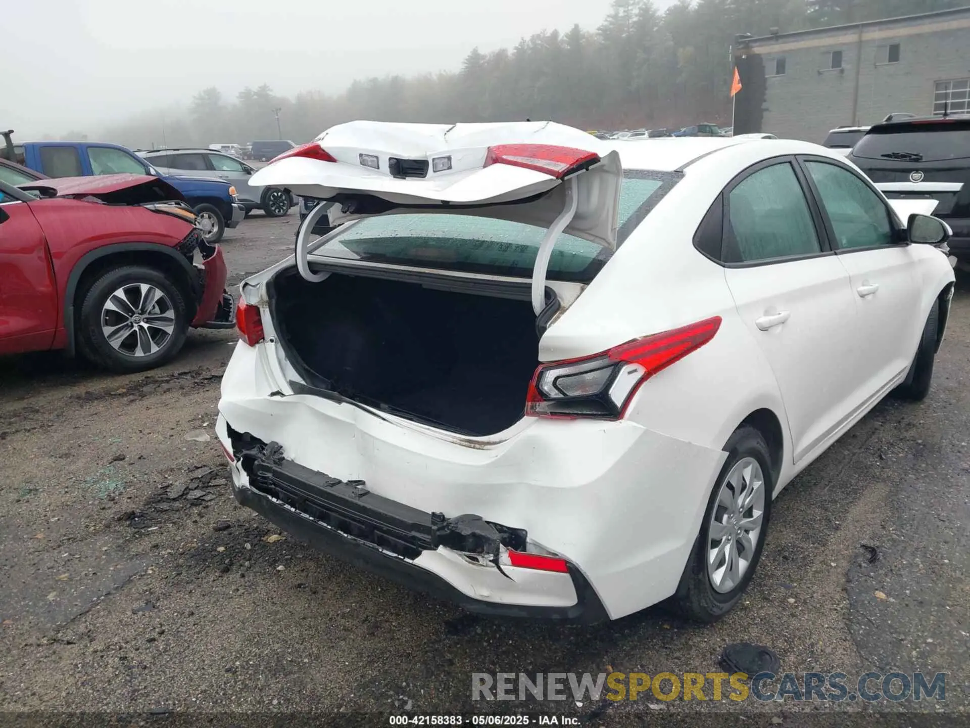 16 Photograph of a damaged car 3KPC24A63ME152837 HYUNDAI ACCENT 2021