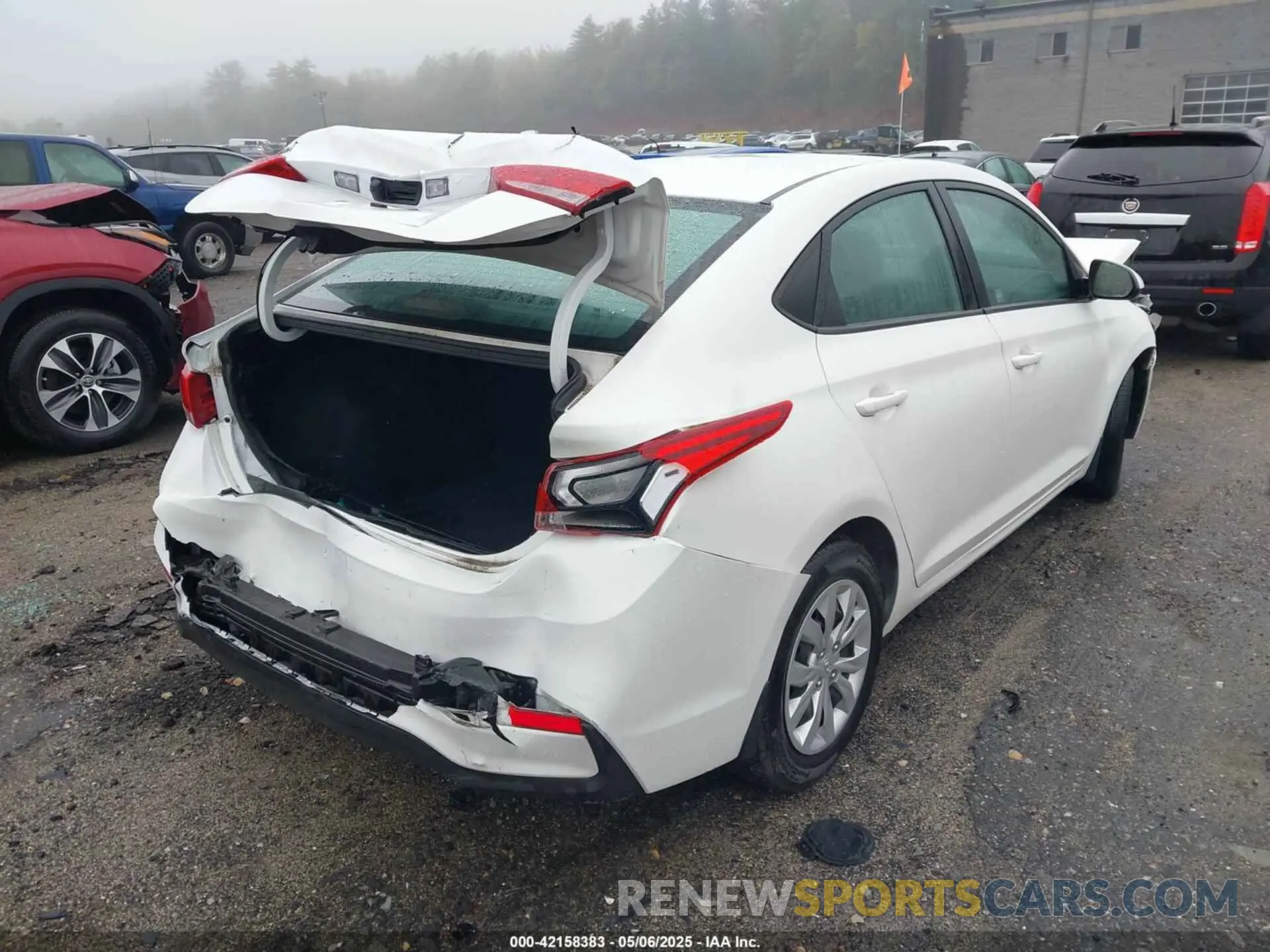 4 Photograph of a damaged car 3KPC24A63ME152837 HYUNDAI ACCENT 2021