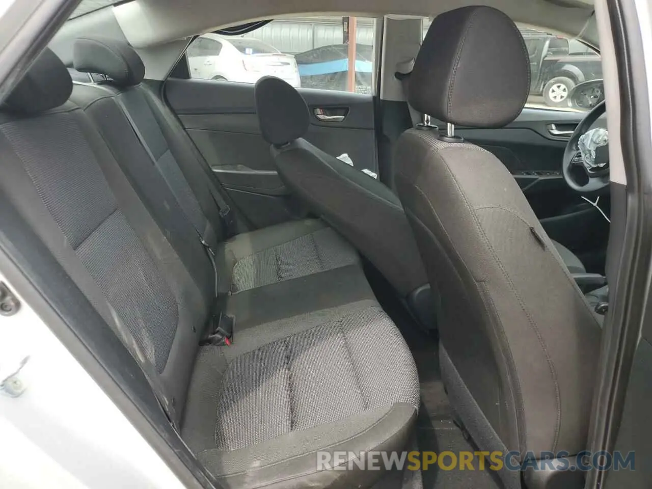 10 Photograph of a damaged car 3KPC24A64ME147212 HYUNDAI ACCENT 2021