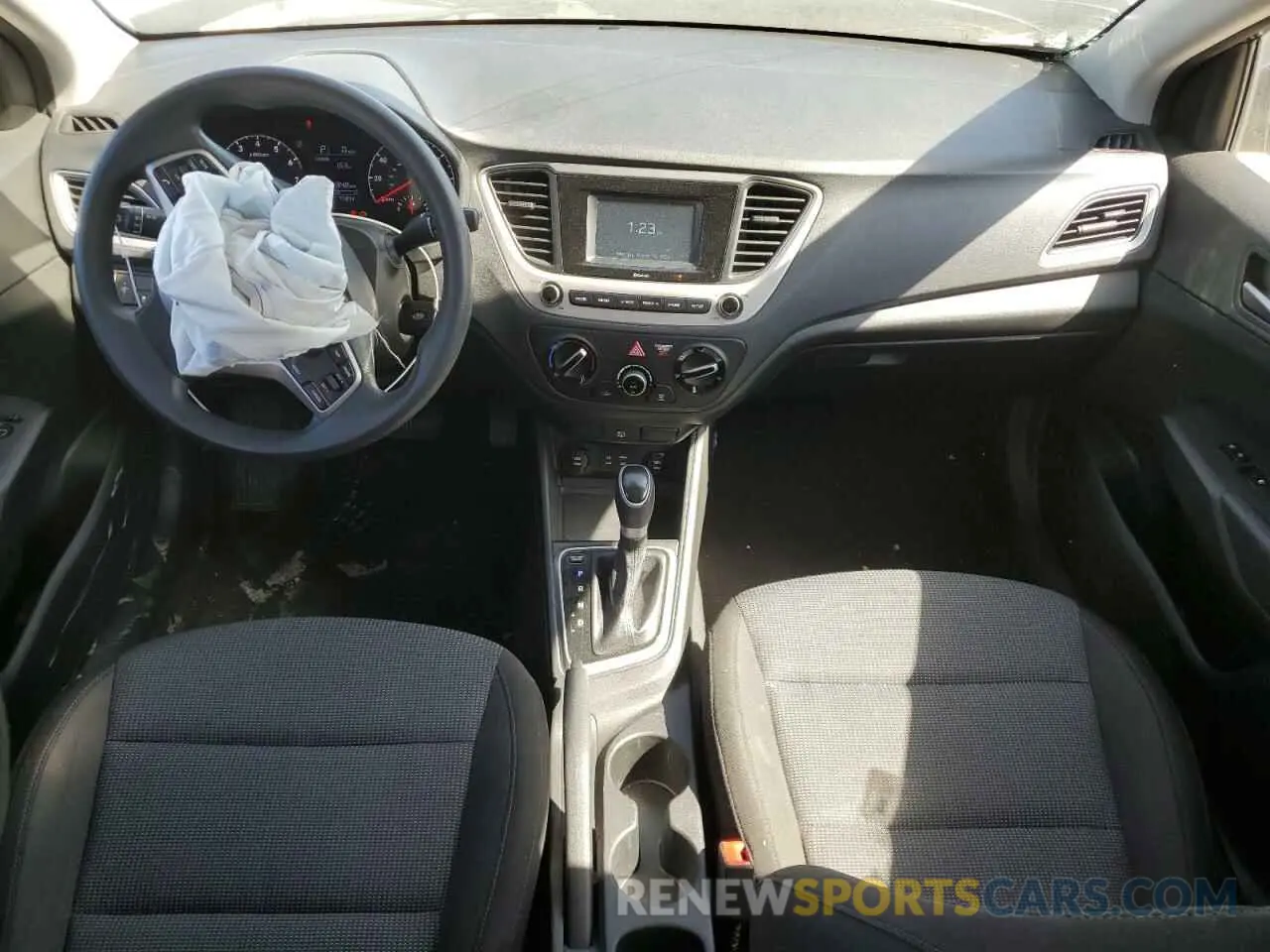 8 Photograph of a damaged car 3KPC24A65ME132671 HYUNDAI ACCENT 2021