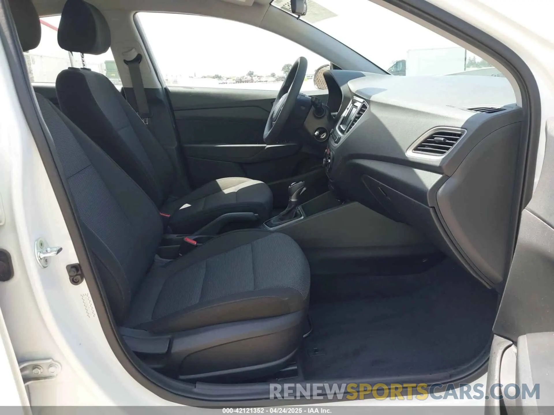 5 Photograph of a damaged car 3KPC24A66ME153125 HYUNDAI ACCENT 2021