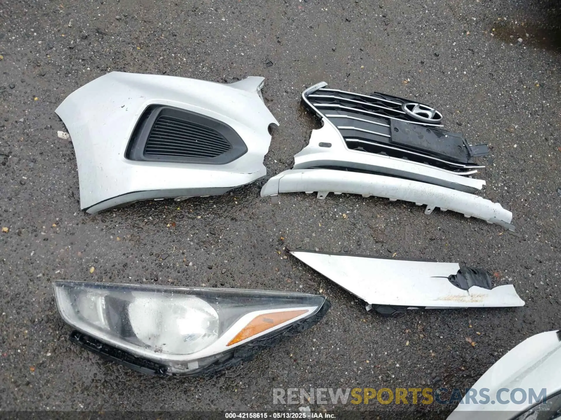 12 Photograph of a damaged car 3KPC24A68ME137279 HYUNDAI ACCENT 2021