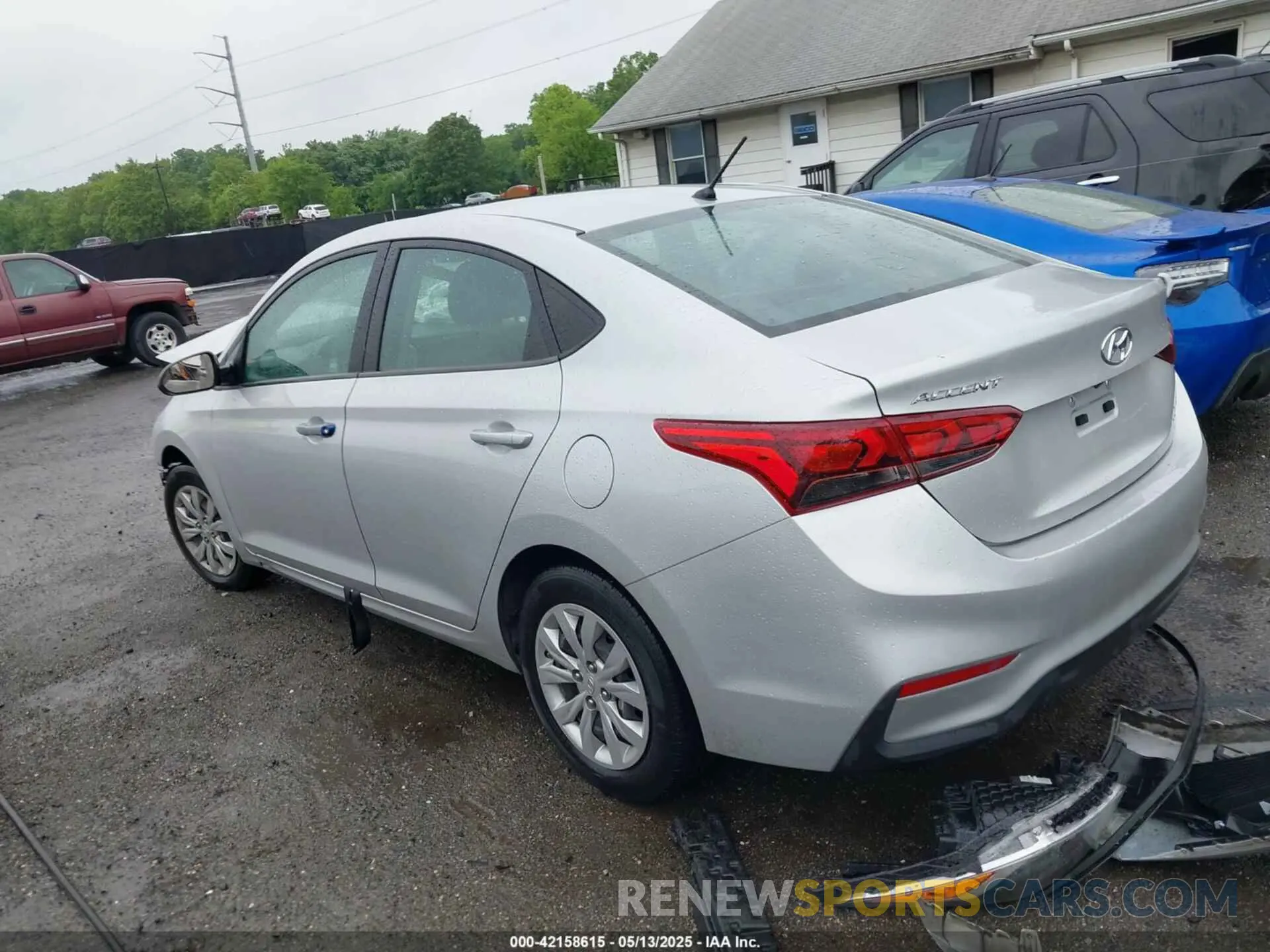 3 Photograph of a damaged car 3KPC24A68ME137279 HYUNDAI ACCENT 2021