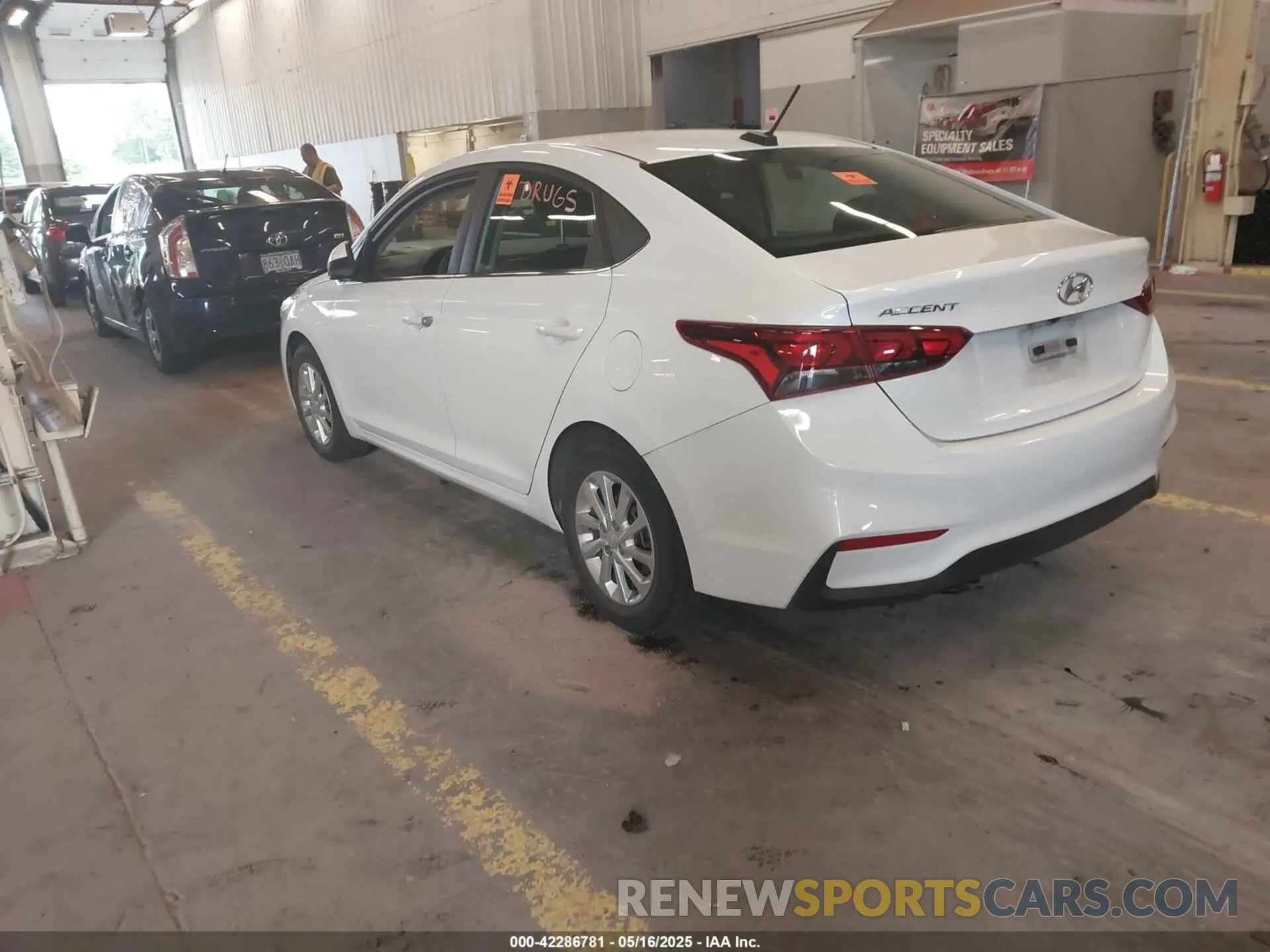 3 Фотография поврежденного автомобиля 3KPC24A6XME138028 HYUNDAI ACCENT 2021
