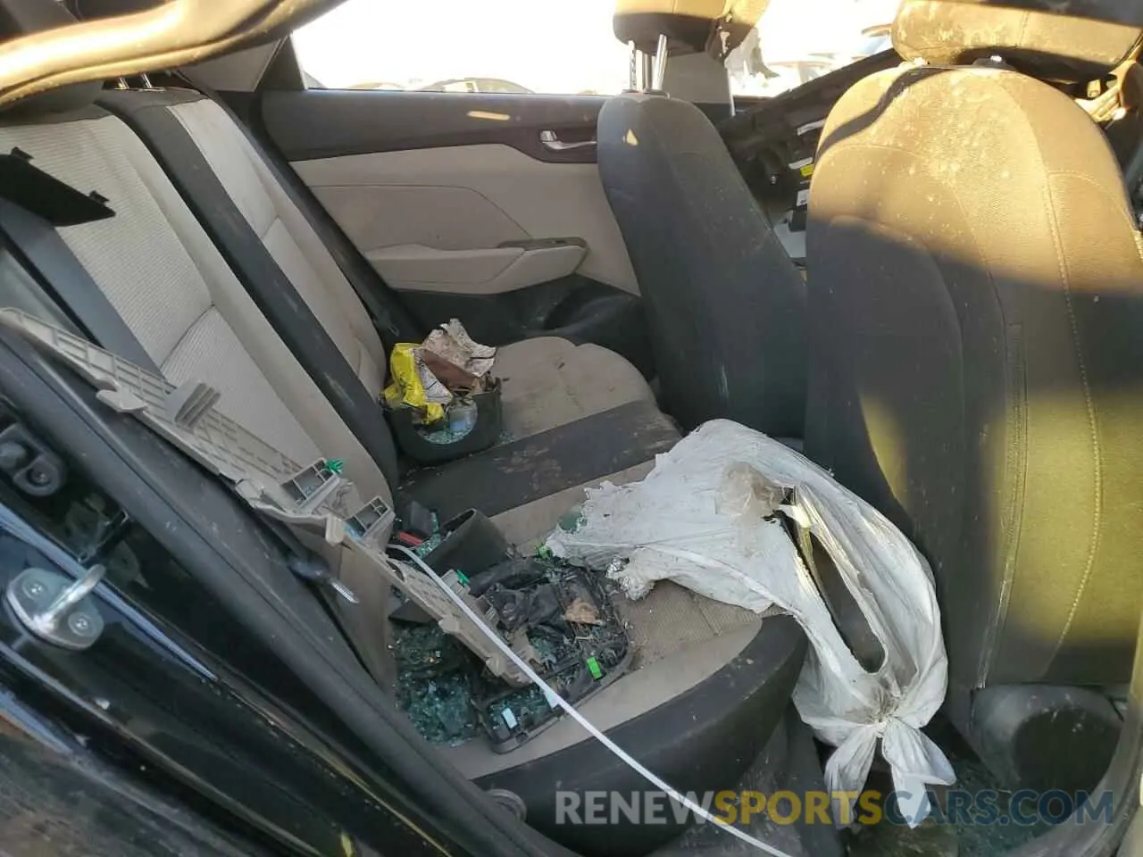 10 Photograph of a damaged car 3KPC24A60NE174196 HYUNDAI ACCENT 2022