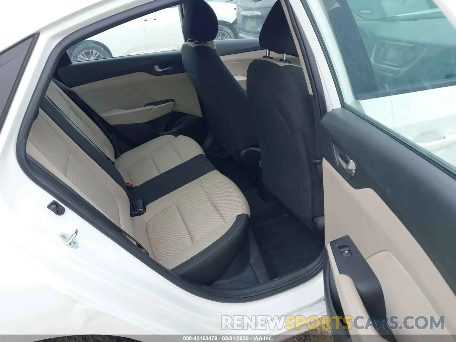 8 Photograph of a damaged car 3KPC24A61NE171775 HYUNDAI ACCENT 2022