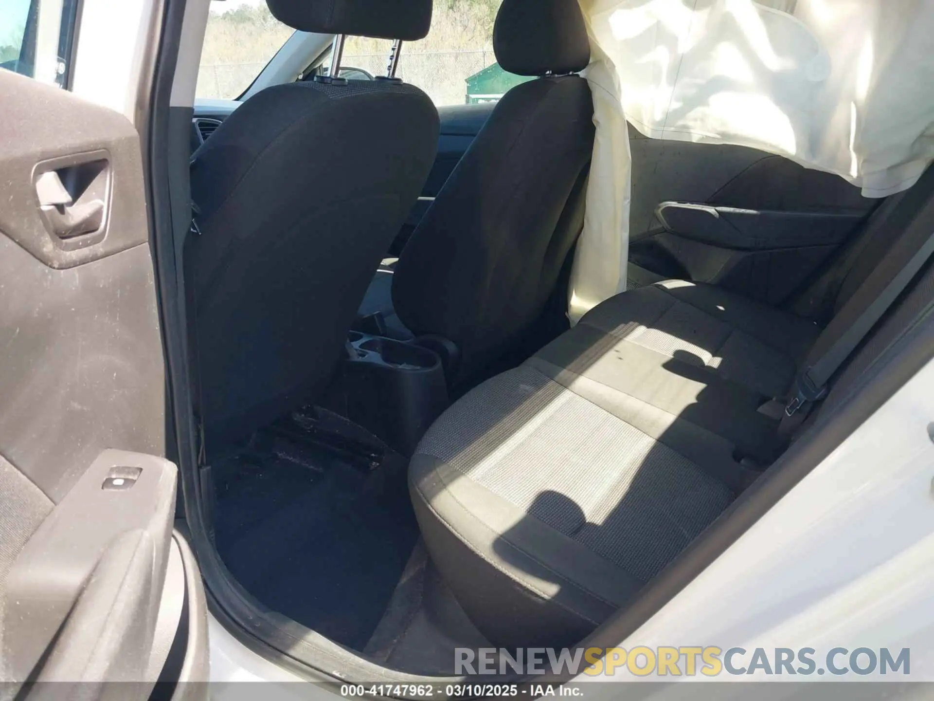 8 Photograph of a damaged car 3KPC24A63NE157599 HYUNDAI ACCENT 2022