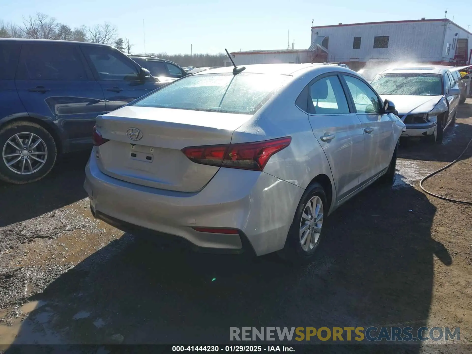 4 Фотография поврежденного автомобиля 3KPC24A64NE157918 HYUNDAI ACCENT 2022