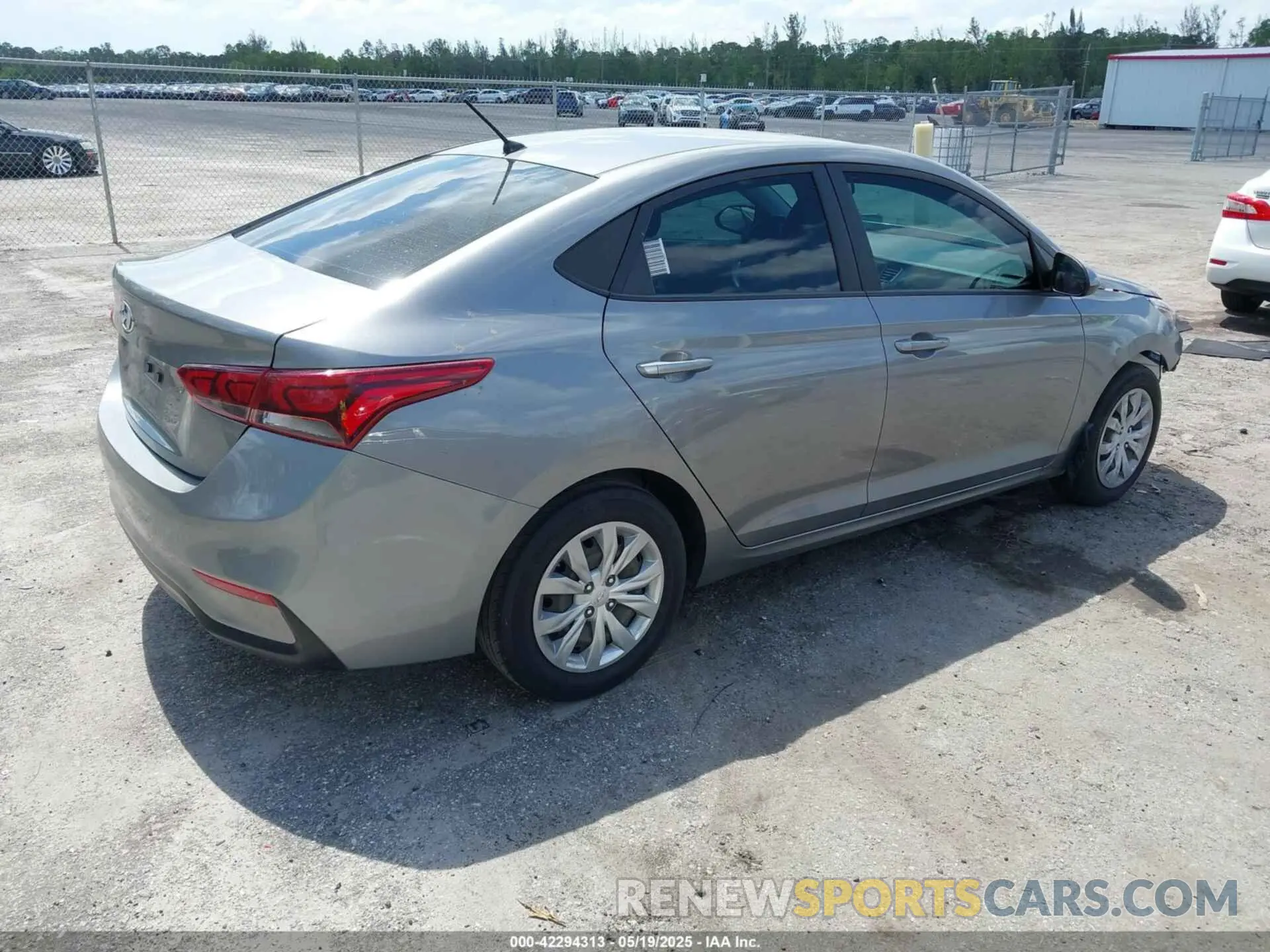 4 Фотография поврежденного автомобиля 3KPC24A64NE177618 HYUNDAI ACCENT 2022