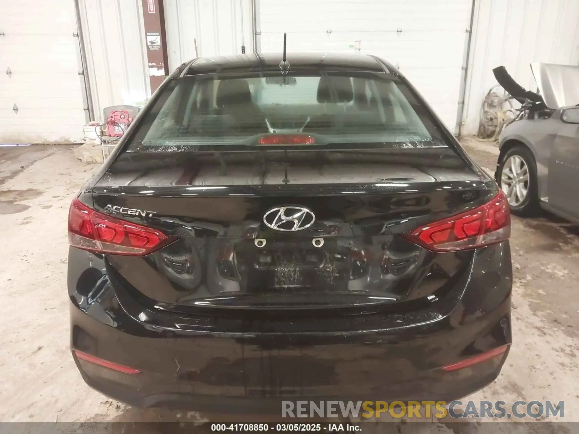 17 Photograph of a damaged car 3KPC24A65NE166577 HYUNDAI ACCENT 2022