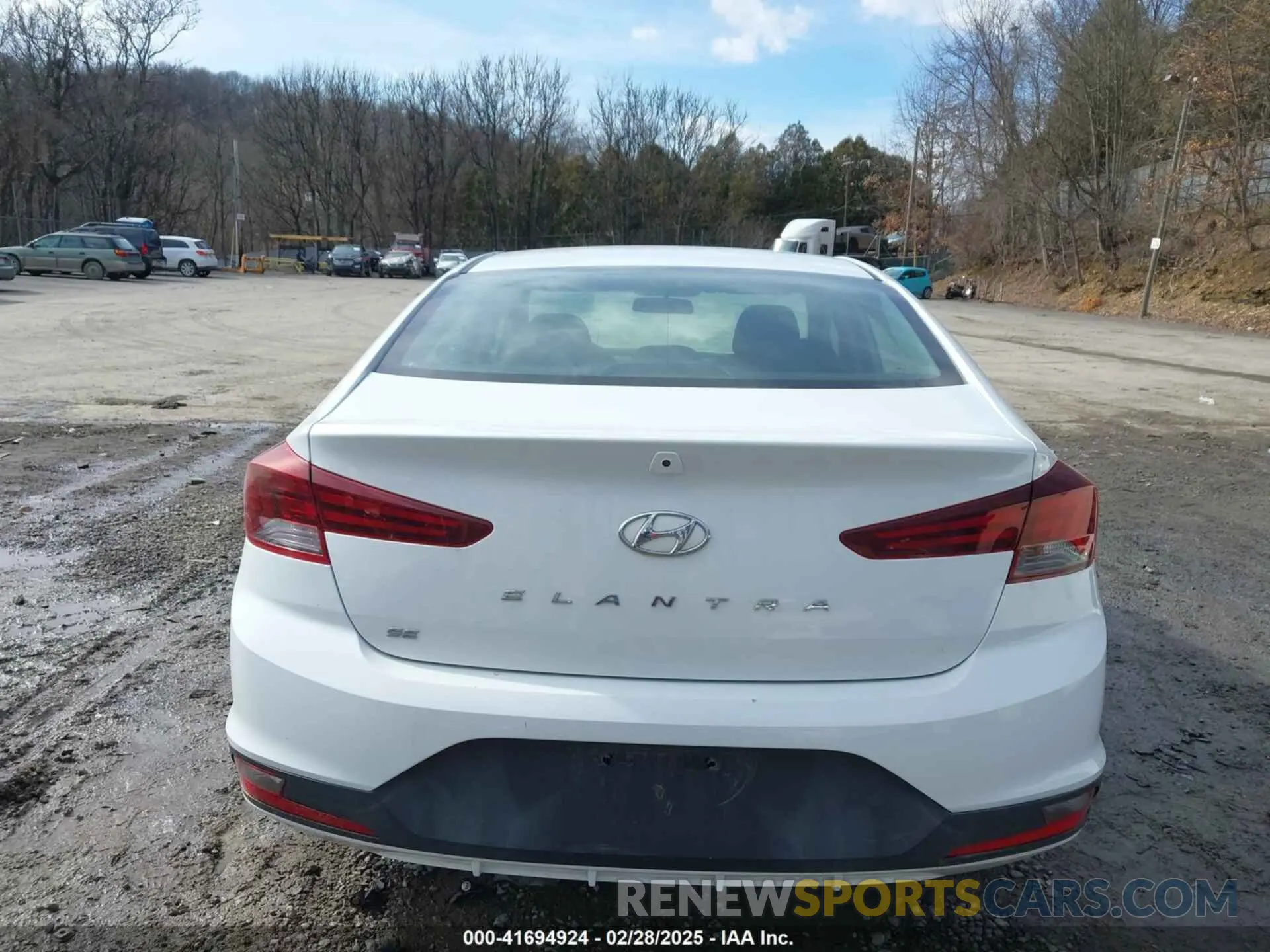 17 Photograph of a damaged car 5NPD74LF1KH468488 HYUNDAI ELANTRA 2019