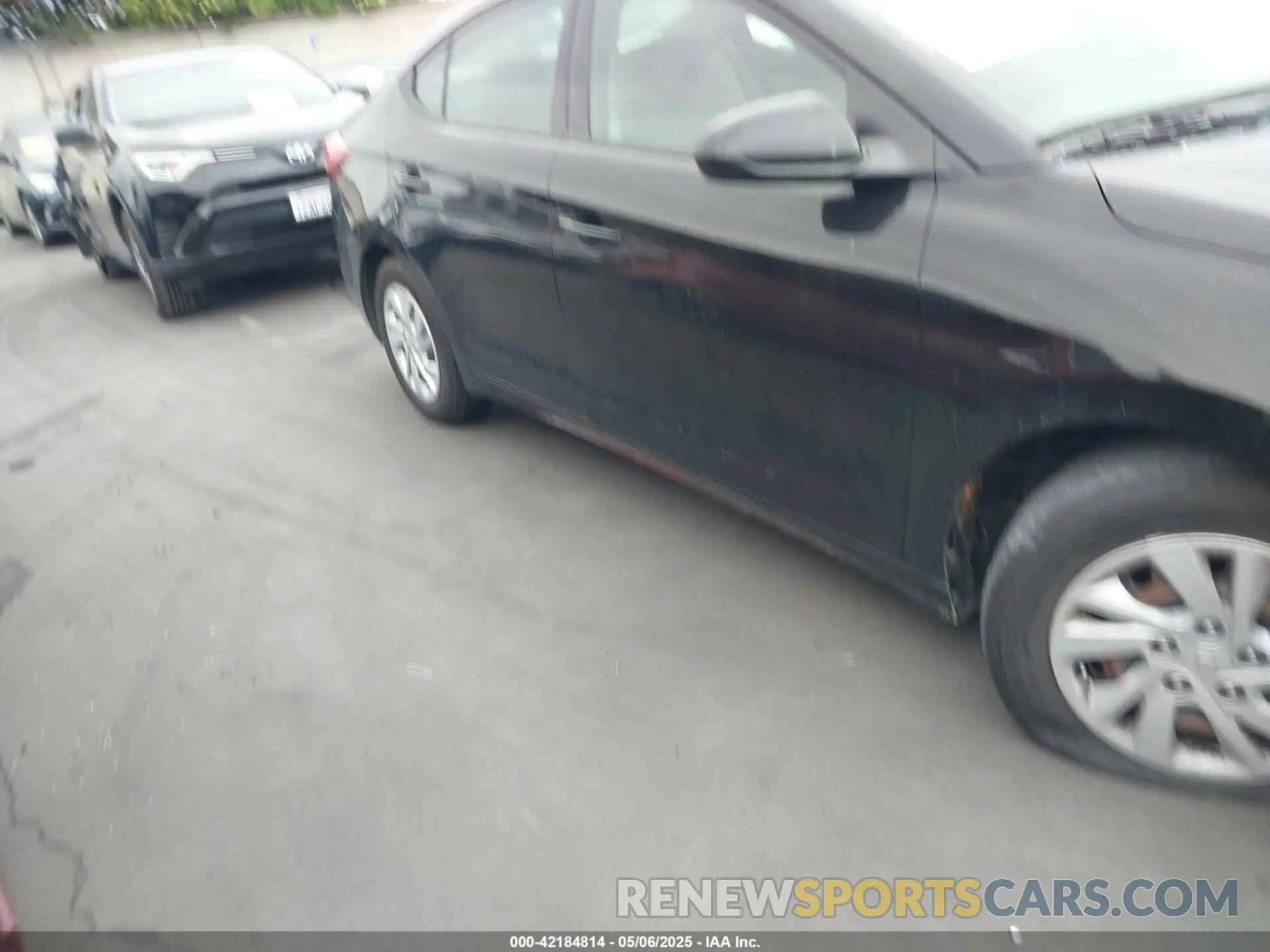 13 Photograph of a damaged car 5NPD74LF1KH493181 HYUNDAI ELANTRA 2019