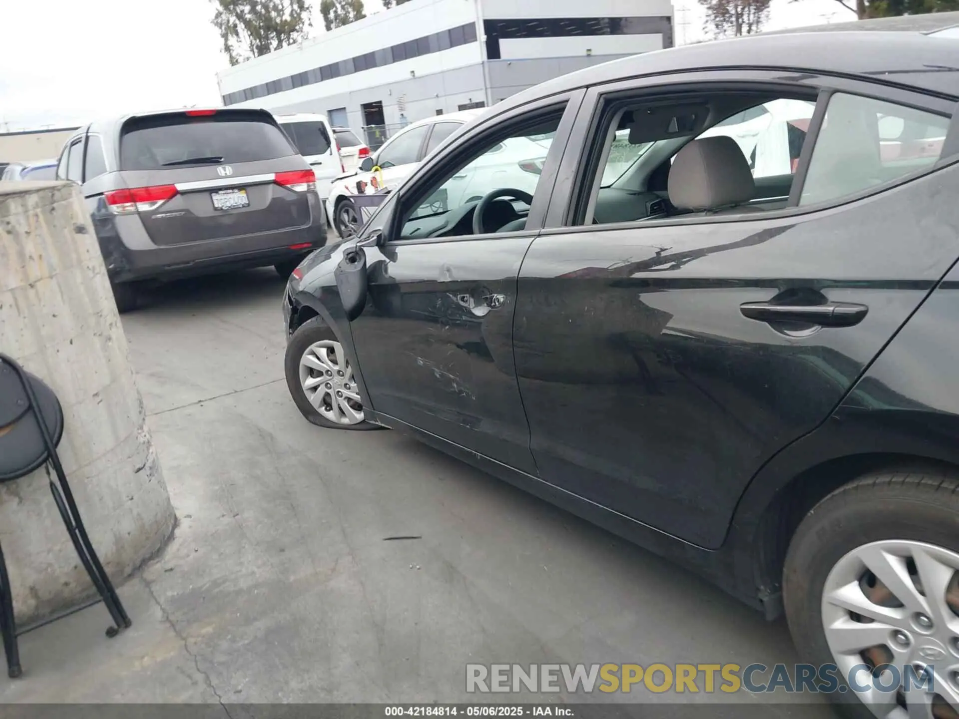 14 Photograph of a damaged car 5NPD74LF1KH493181 HYUNDAI ELANTRA 2019