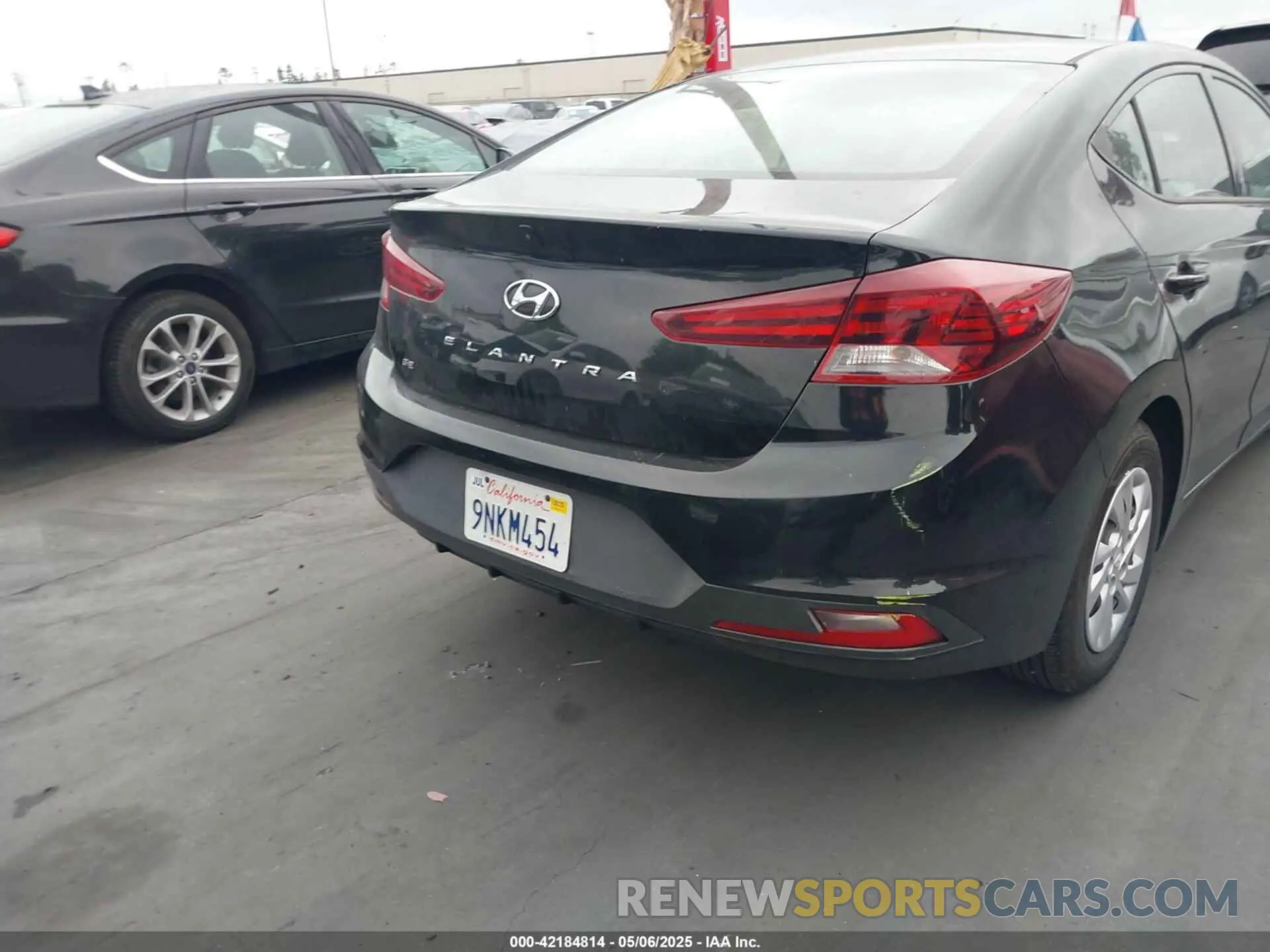 16 Photograph of a damaged car 5NPD74LF1KH493181 HYUNDAI ELANTRA 2019