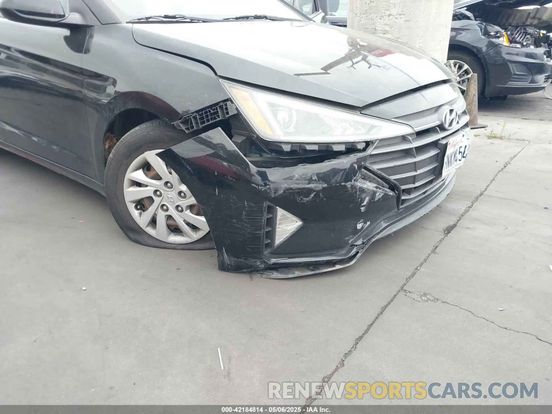 18 Photograph of a damaged car 5NPD74LF1KH493181 HYUNDAI ELANTRA 2019