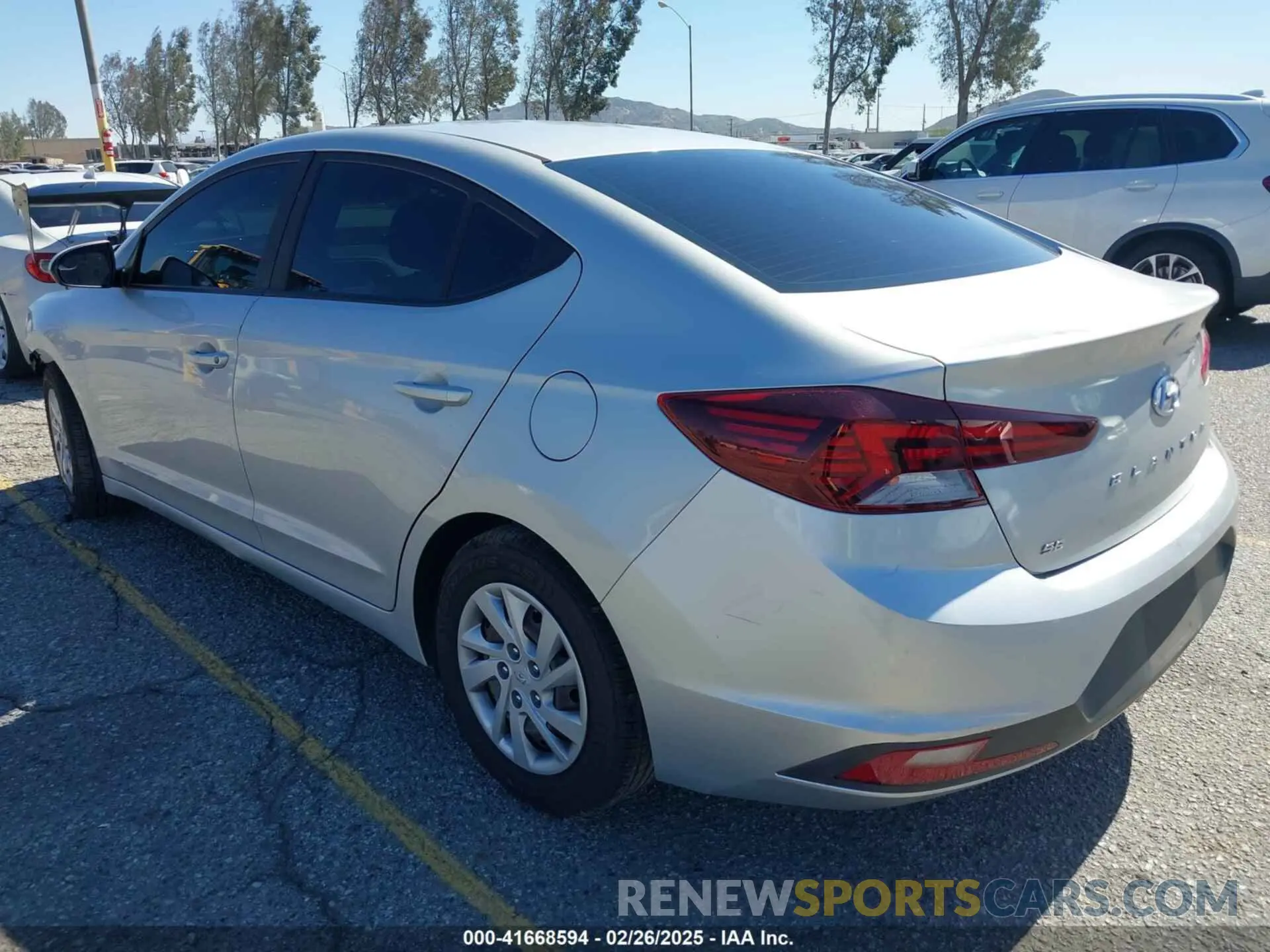 3 Фотография поврежденного автомобиля 5NPD74LF2KH452154 HYUNDAI ELANTRA 2019