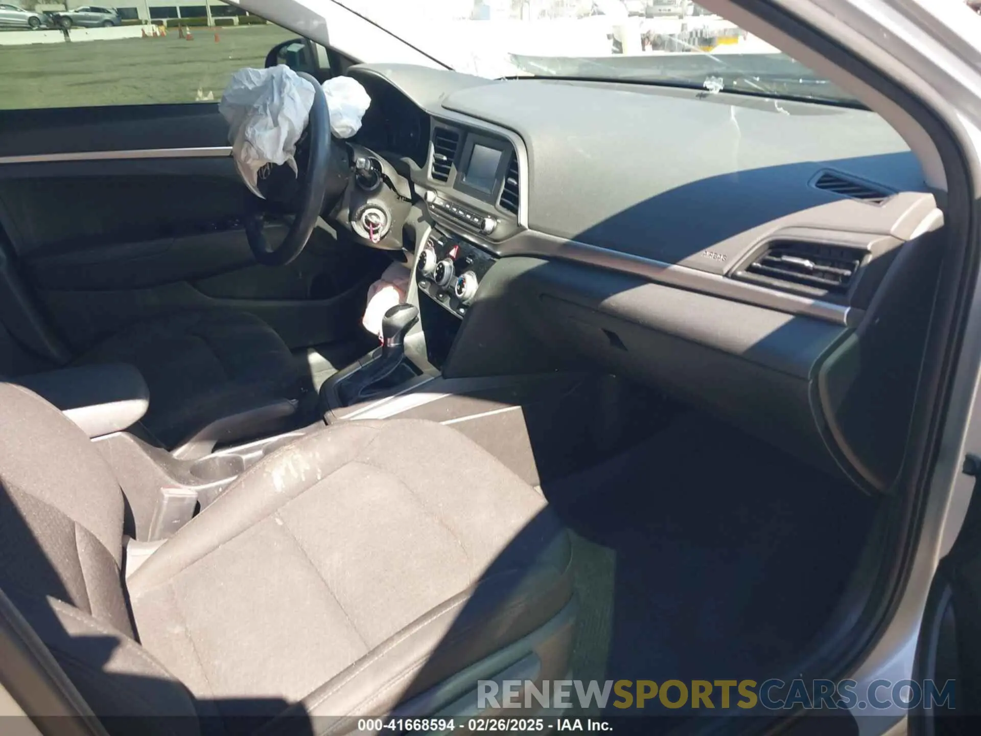 5 Фотография поврежденного автомобиля 5NPD74LF2KH452154 HYUNDAI ELANTRA 2019