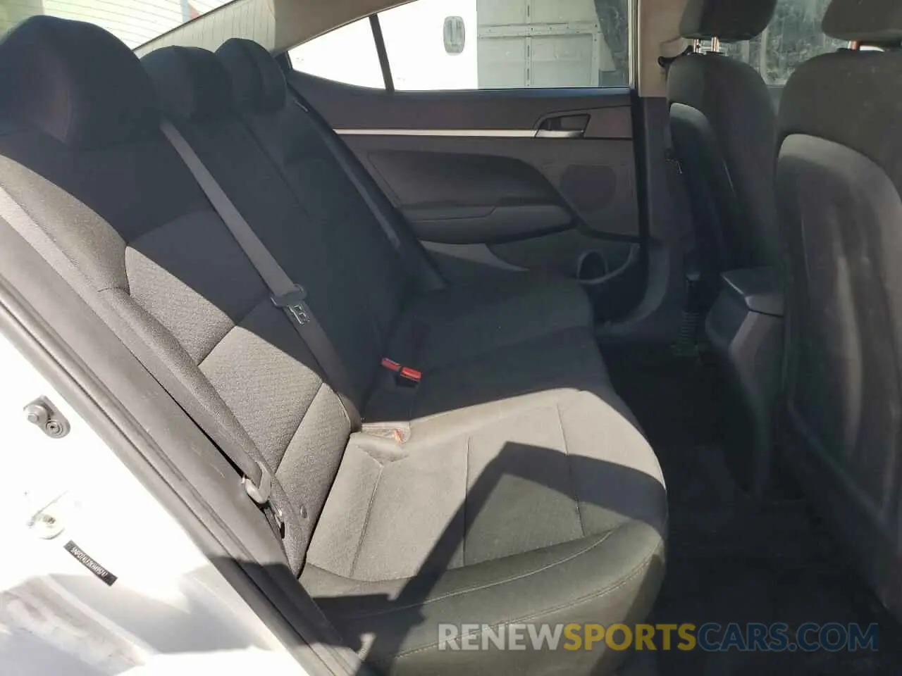 10 Фотография поврежденного автомобиля 5NPD74LF2KH495747 HYUNDAI ELANTRA 2019