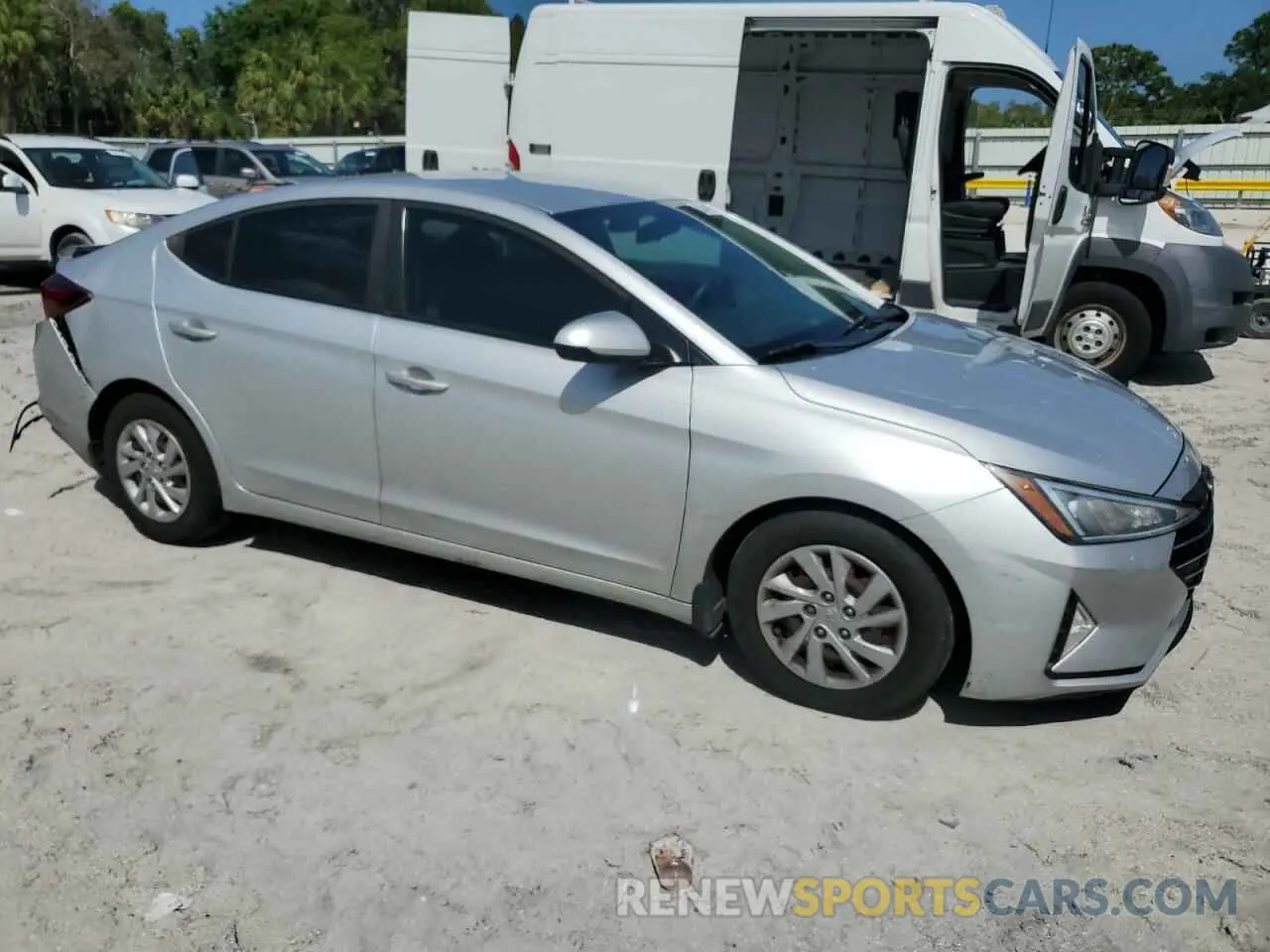 4 Фотография поврежденного автомобиля 5NPD74LF2KH495747 HYUNDAI ELANTRA 2019