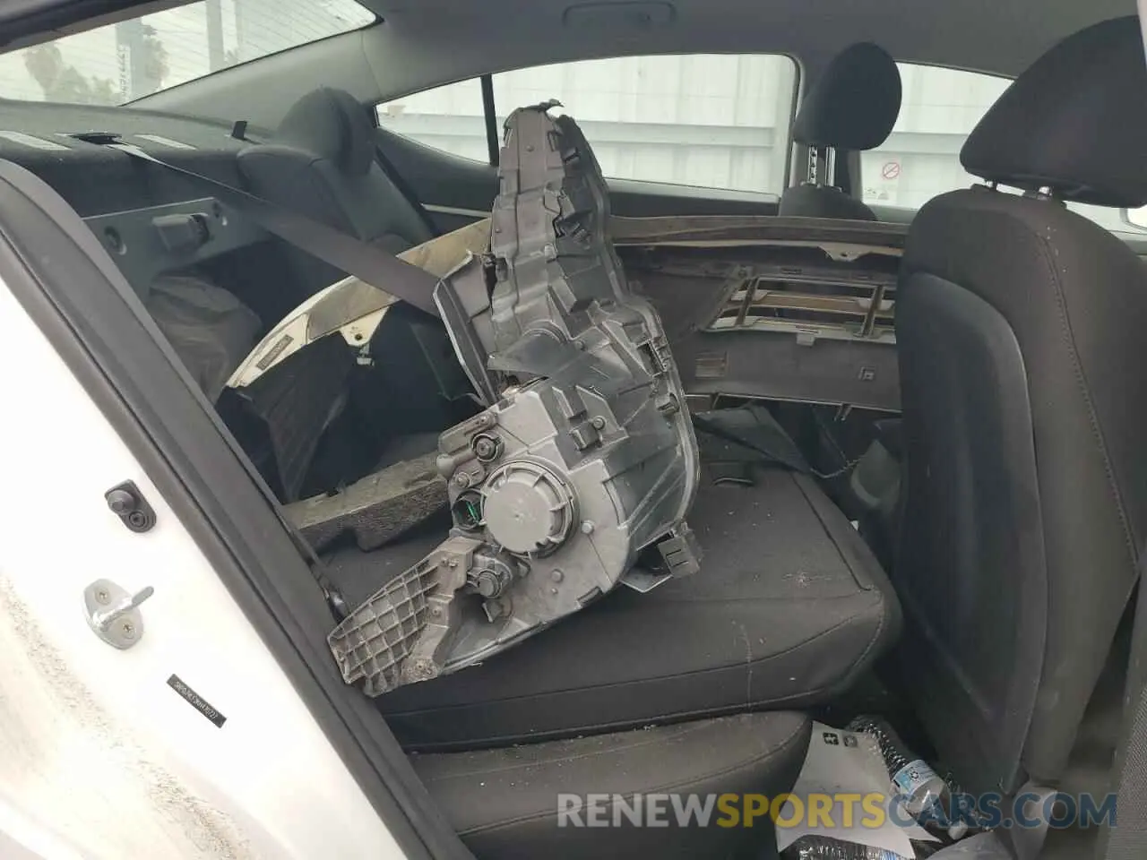 10 Photograph of a damaged car 5NPD74LF3KH470727 HYUNDAI ELANTRA 2019