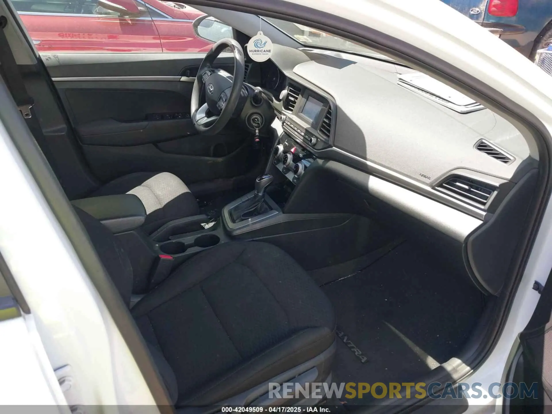 5 Photograph of a damaged car 5NPD74LF3KH487348 HYUNDAI ELANTRA 2019