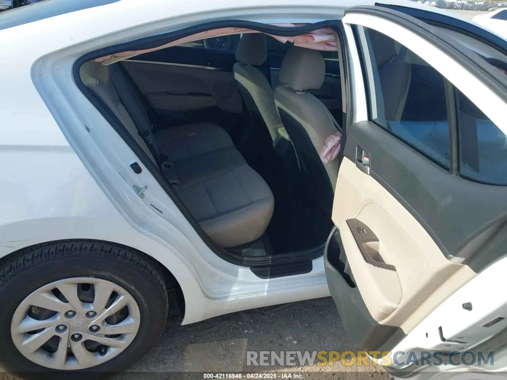 8 Фотография поврежденного автомобиля 5NPD74LF3KH497121 HYUNDAI ELANTRA 2019