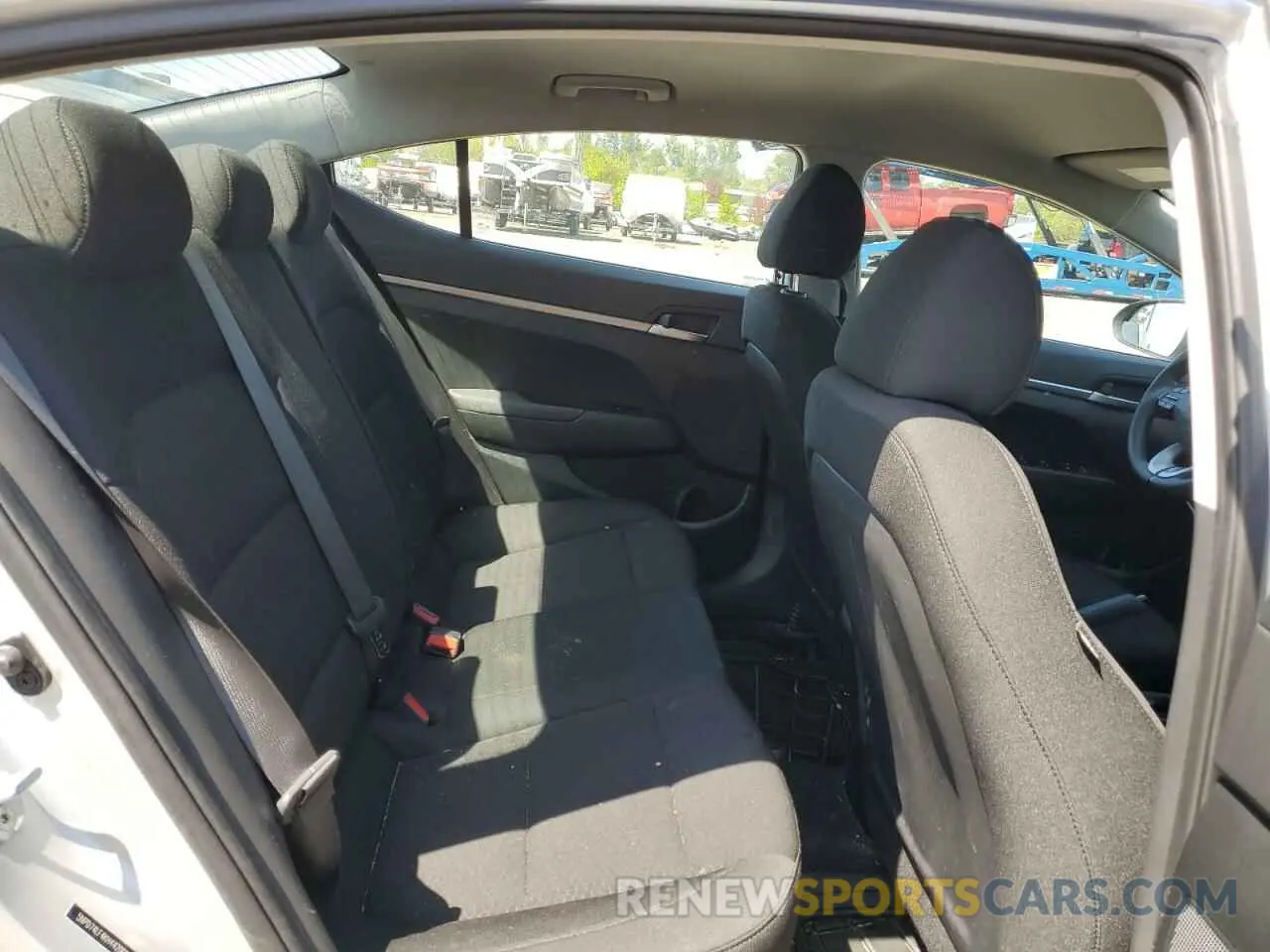 10 Photograph of a damaged car 5NPD74LF4KH442001 HYUNDAI ELANTRA 2019