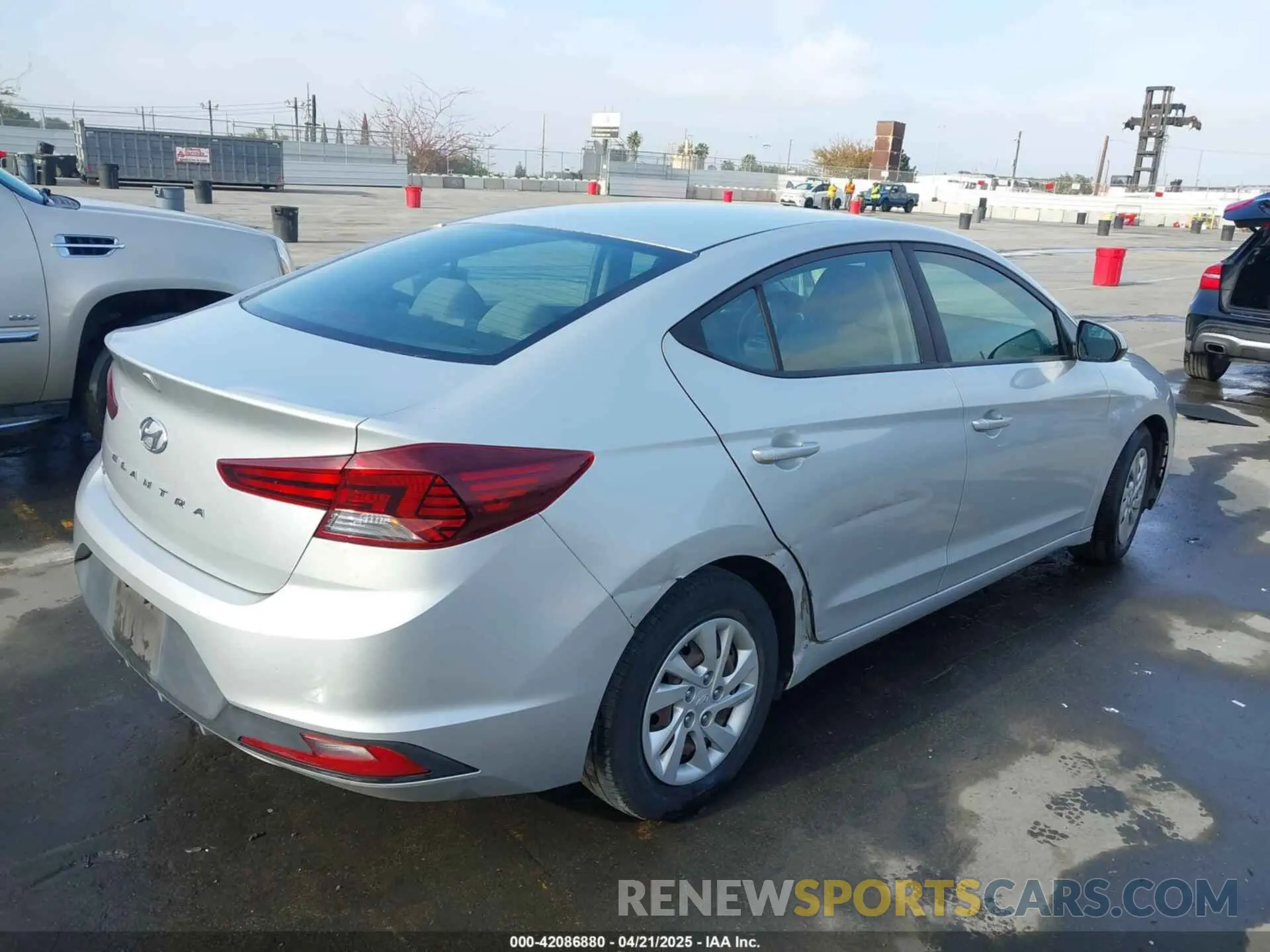 4 Фотография поврежденного автомобиля 5NPD74LF4KH485849 HYUNDAI ELANTRA 2019