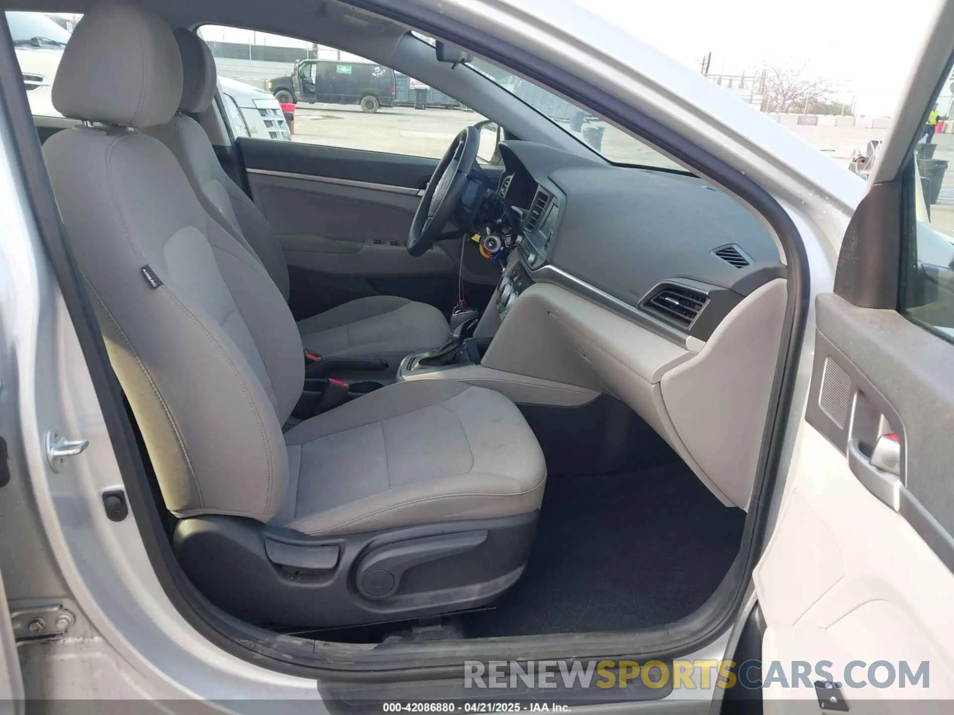5 Фотография поврежденного автомобиля 5NPD74LF4KH485849 HYUNDAI ELANTRA 2019