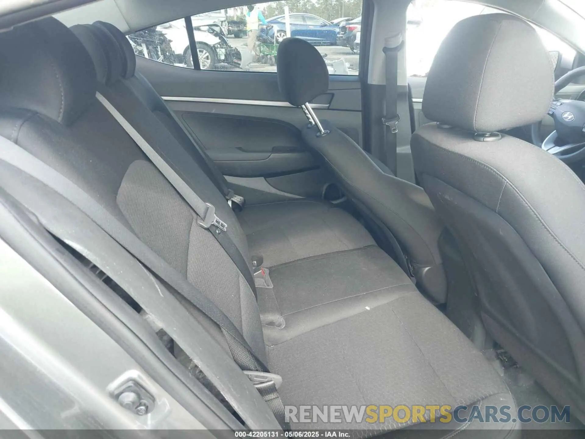8 Photograph of a damaged car 5NPD74LF4KH488752 HYUNDAI ELANTRA 2019