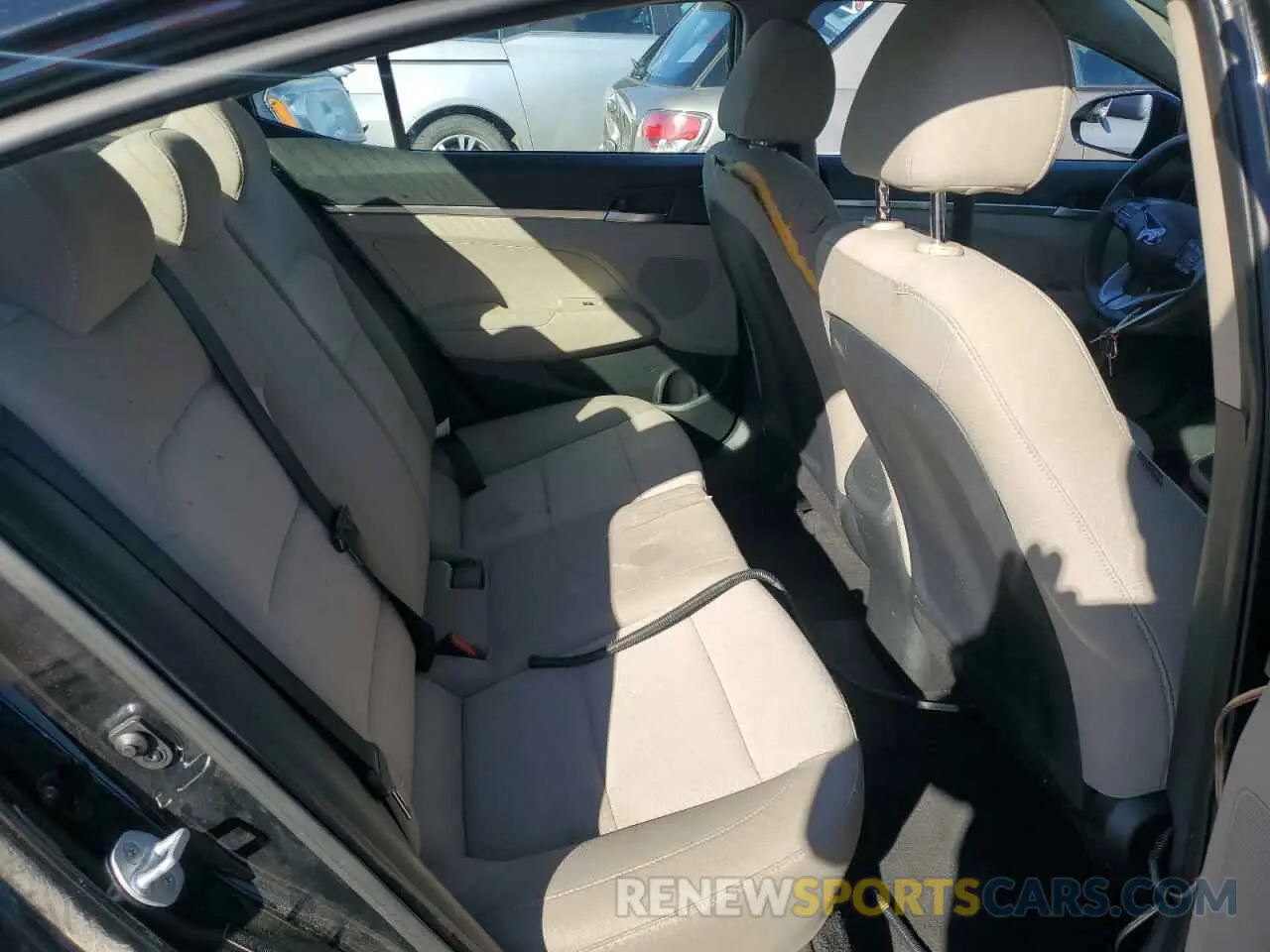10 Photograph of a damaged car 5NPD74LF4KH493868 HYUNDAI ELANTRA 2019