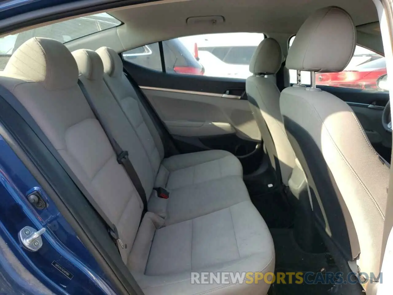 10 Photograph of a damaged car 5NPD74LF5KH495841 HYUNDAI ELANTRA 2019