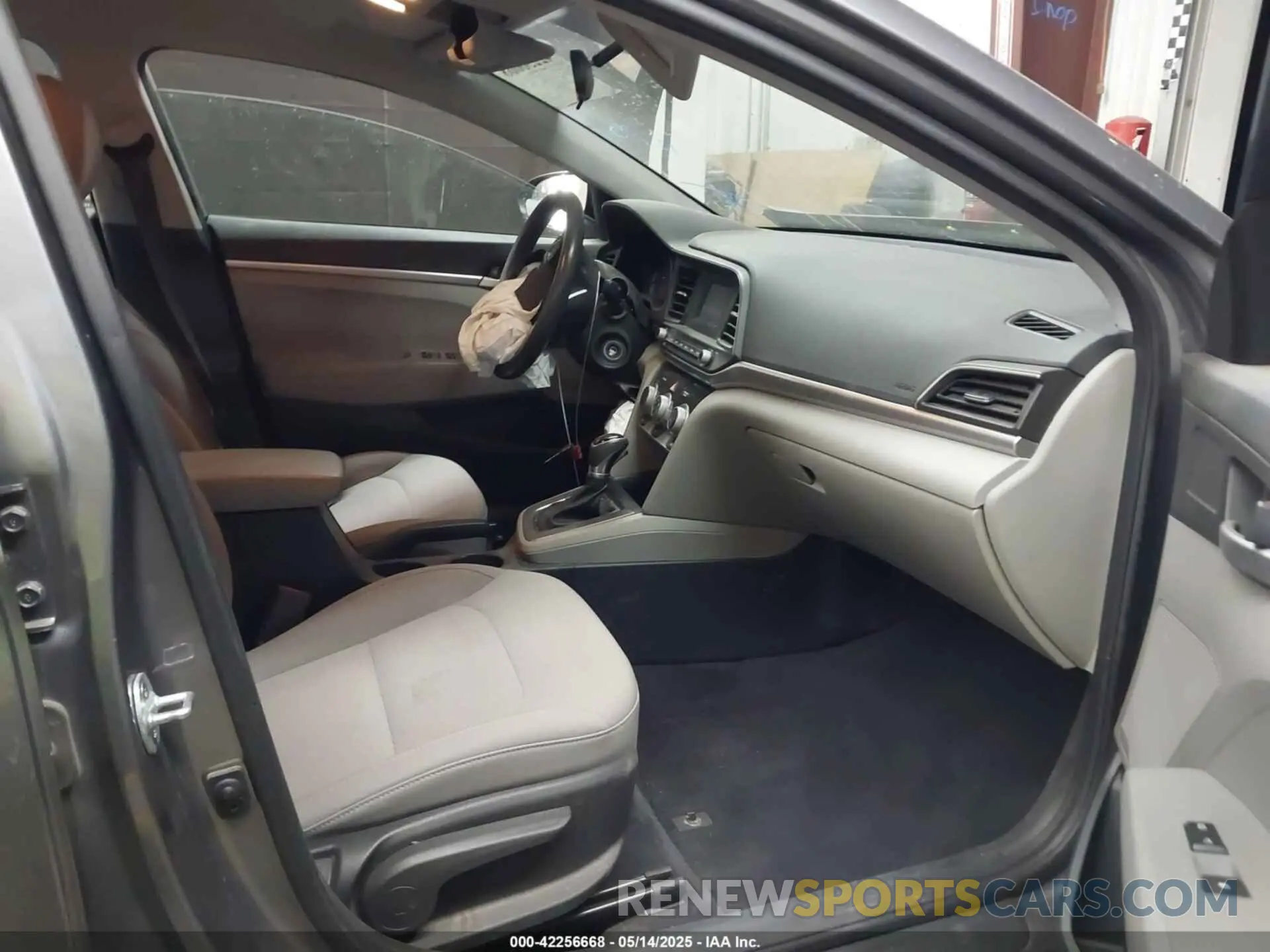 5 Photograph of a damaged car 5NPD74LF6KH422039 HYUNDAI ELANTRA 2019